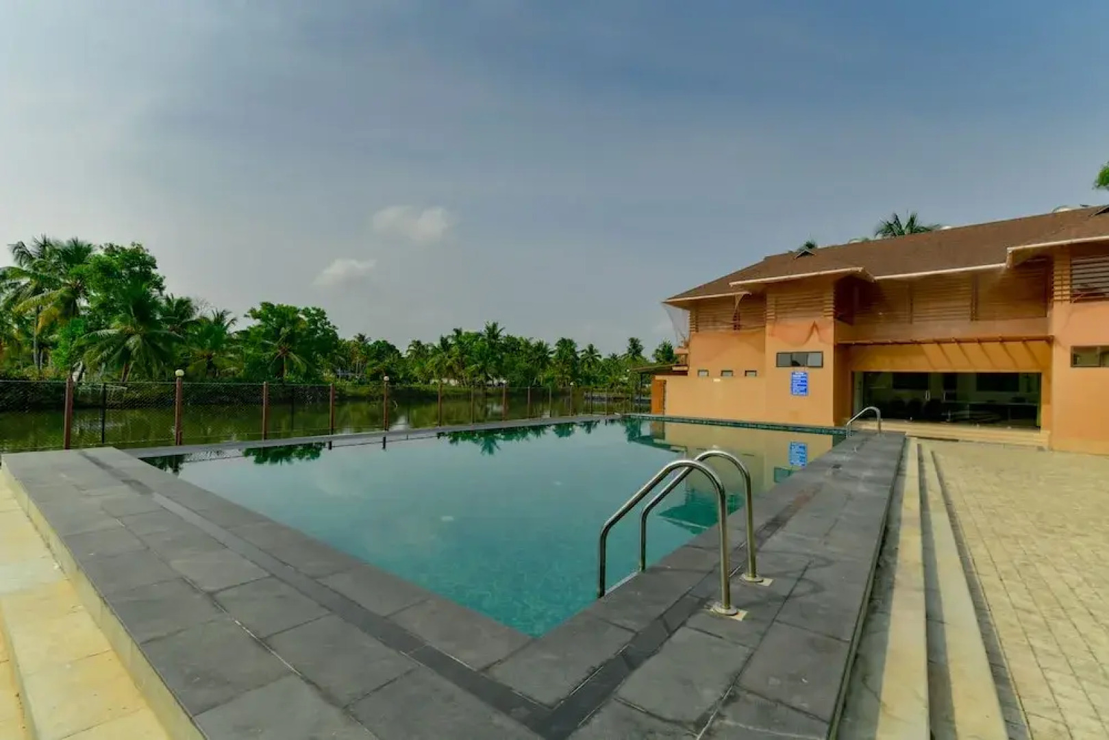 Palette Resort - Grand Ayur Island