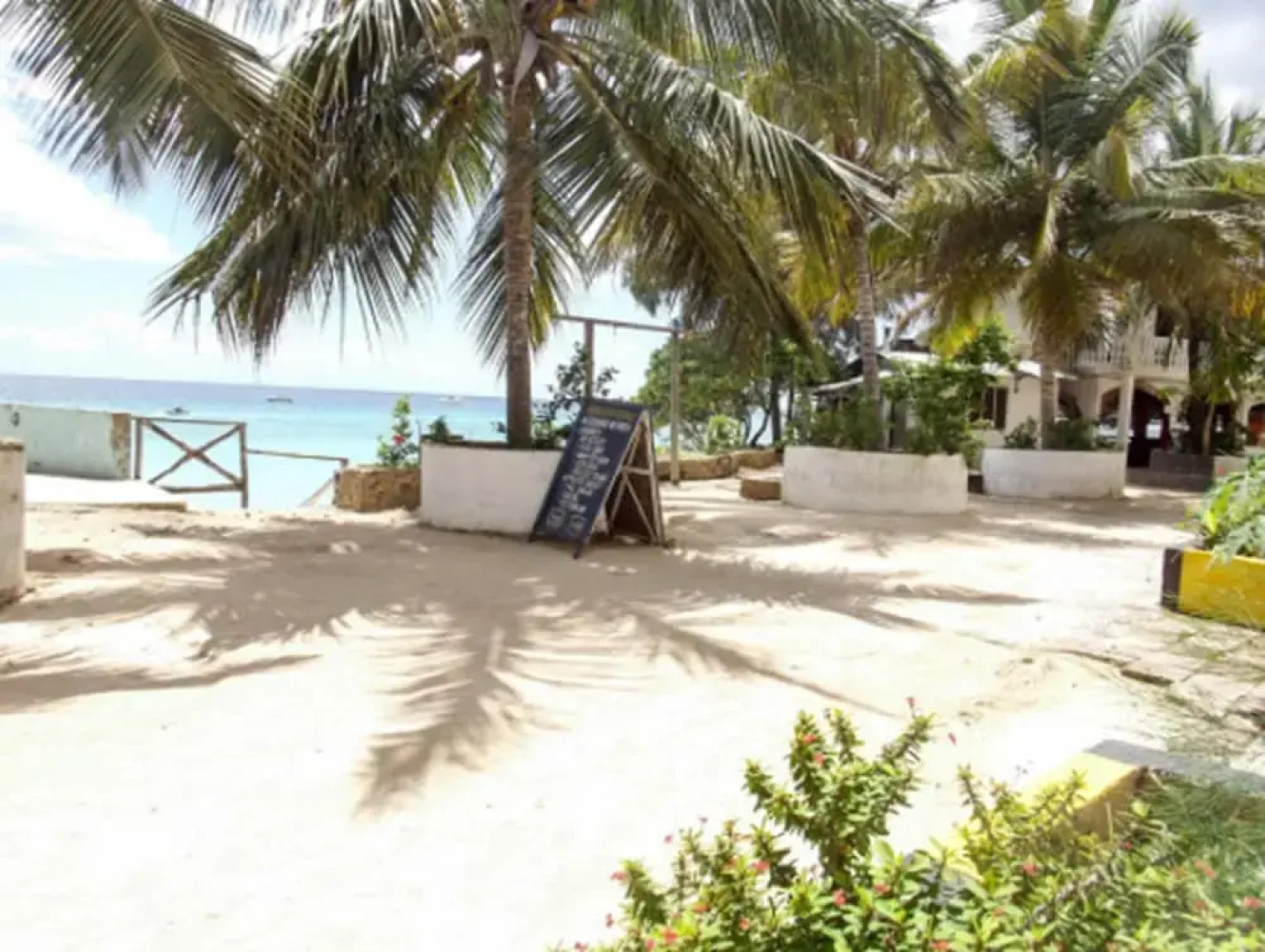 Paradise Beach Bungalows Nungwi