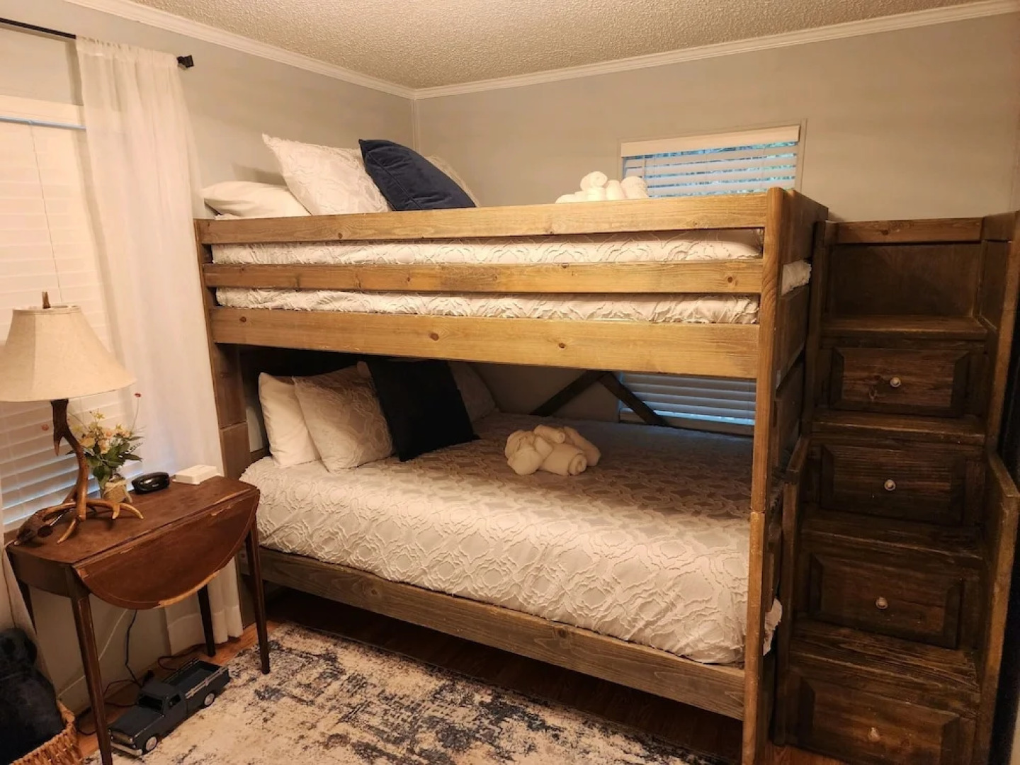 Twin Ponds Retreats 4 Bedroom Retreat by RedAwning