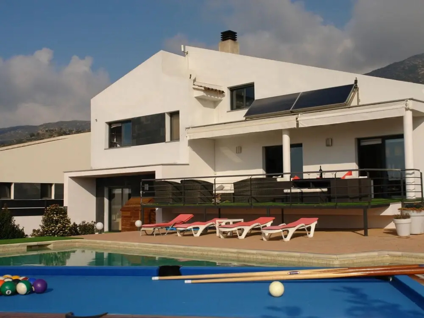 Scenic Villa in Palau Saverdera With Private Swimming Pool