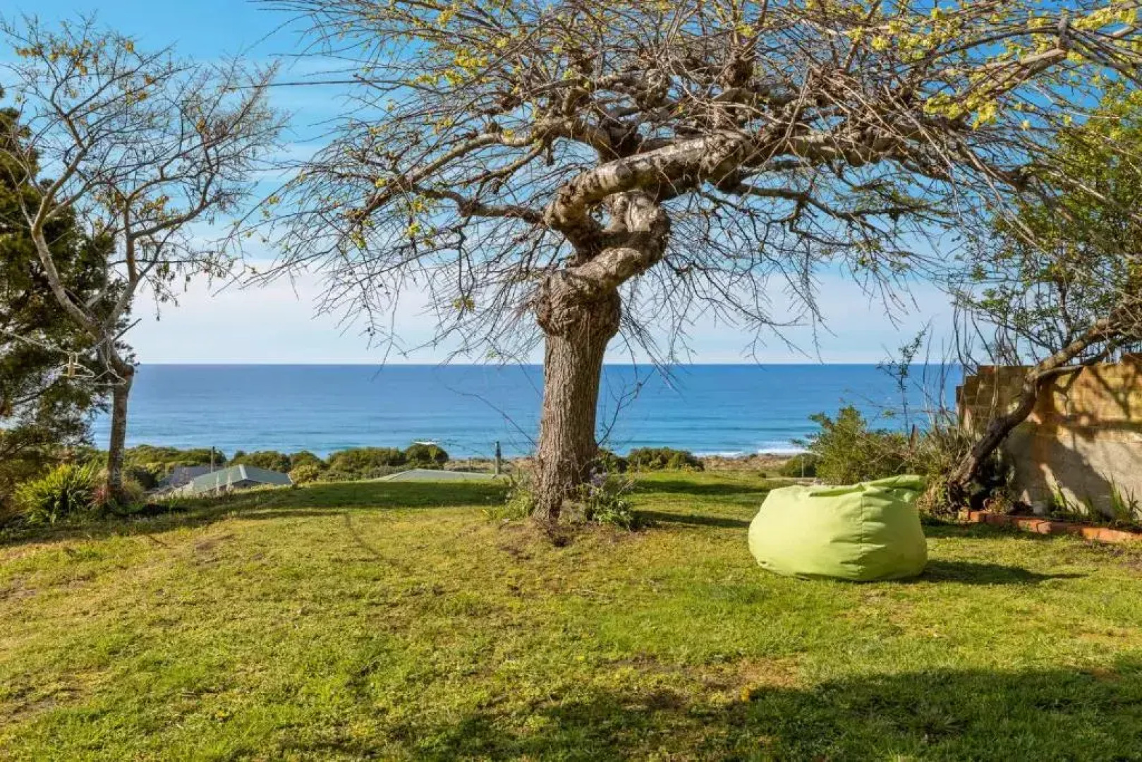 The Professor's Beach House - Brighton Holiday Home