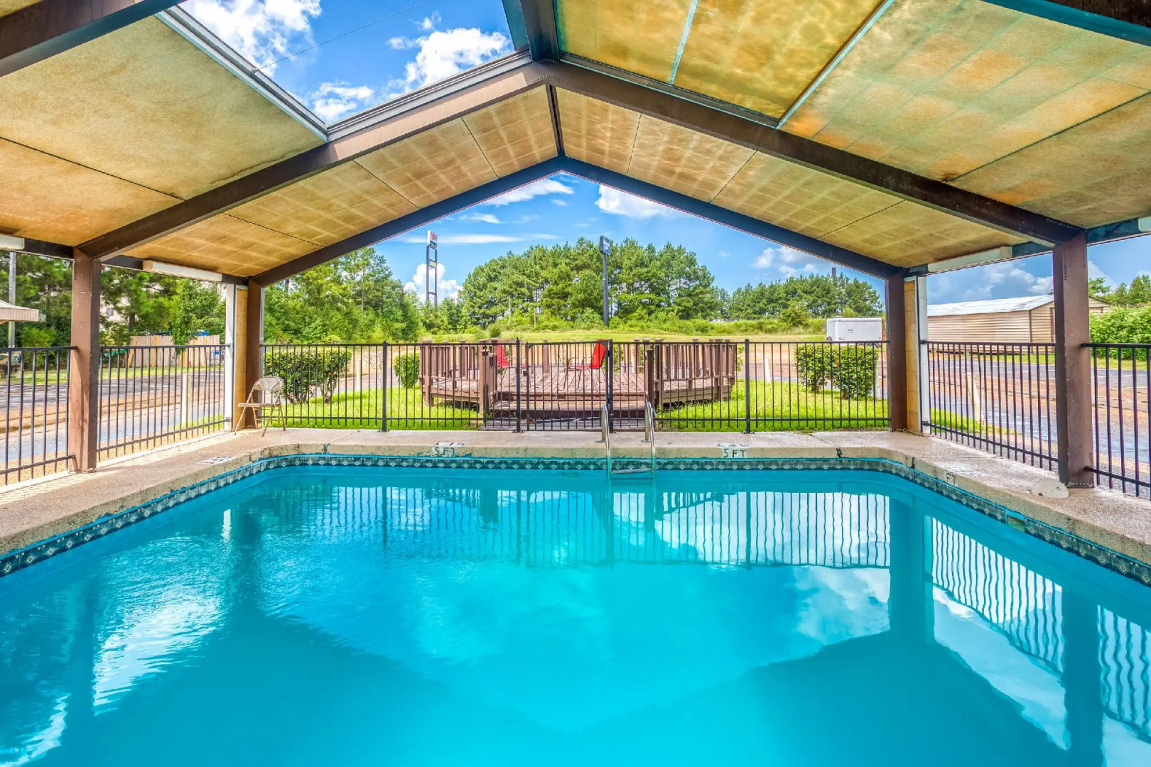 Rodeway Inn & Suites