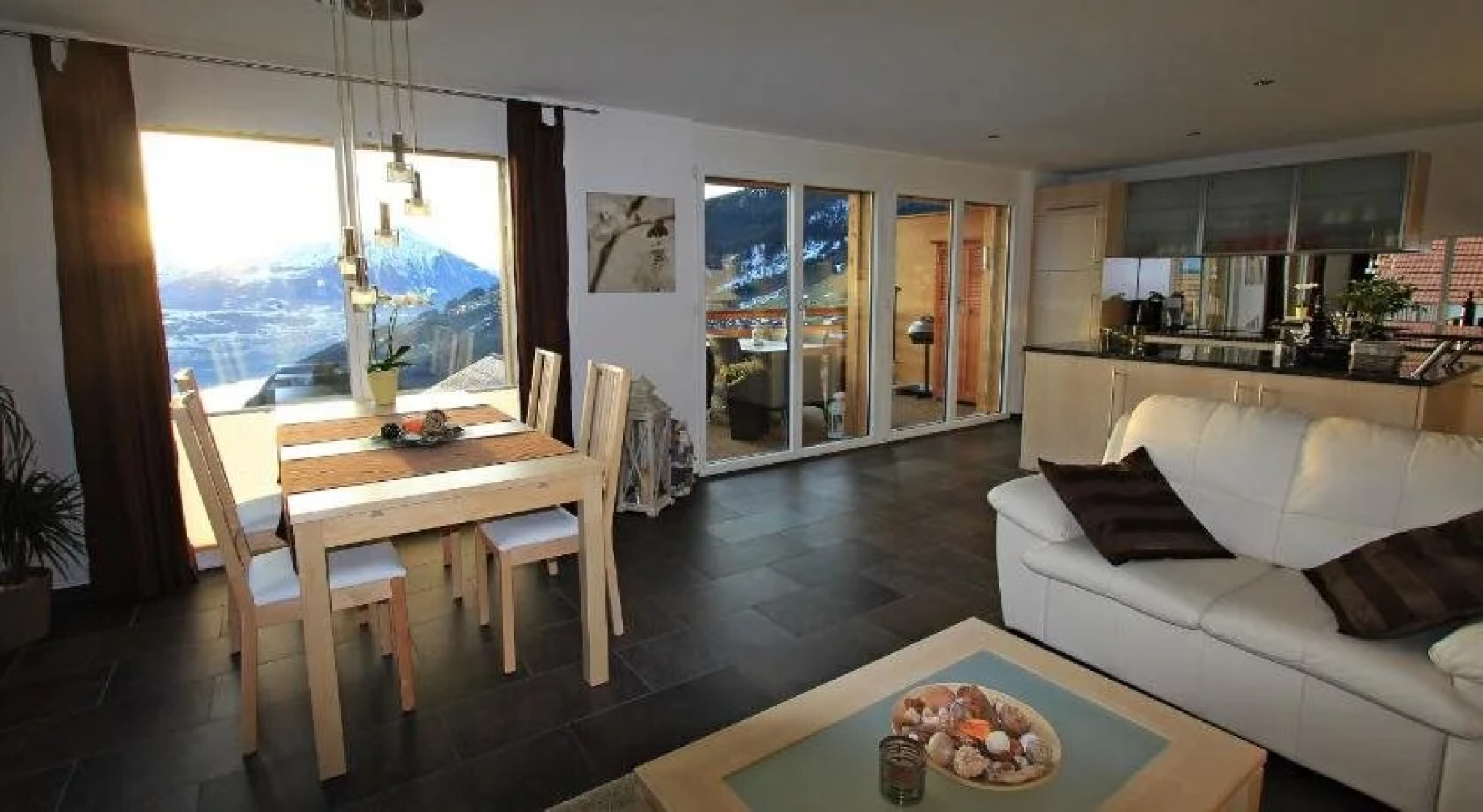 Swiss Lakeview Apartment