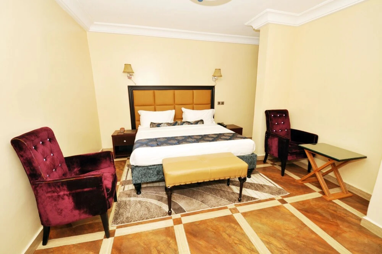 Soprom Hotel & Suites