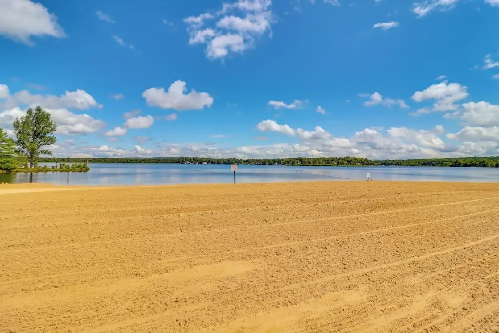 Deck, Fire Pit & Pool Access: Pennsylvania Home!