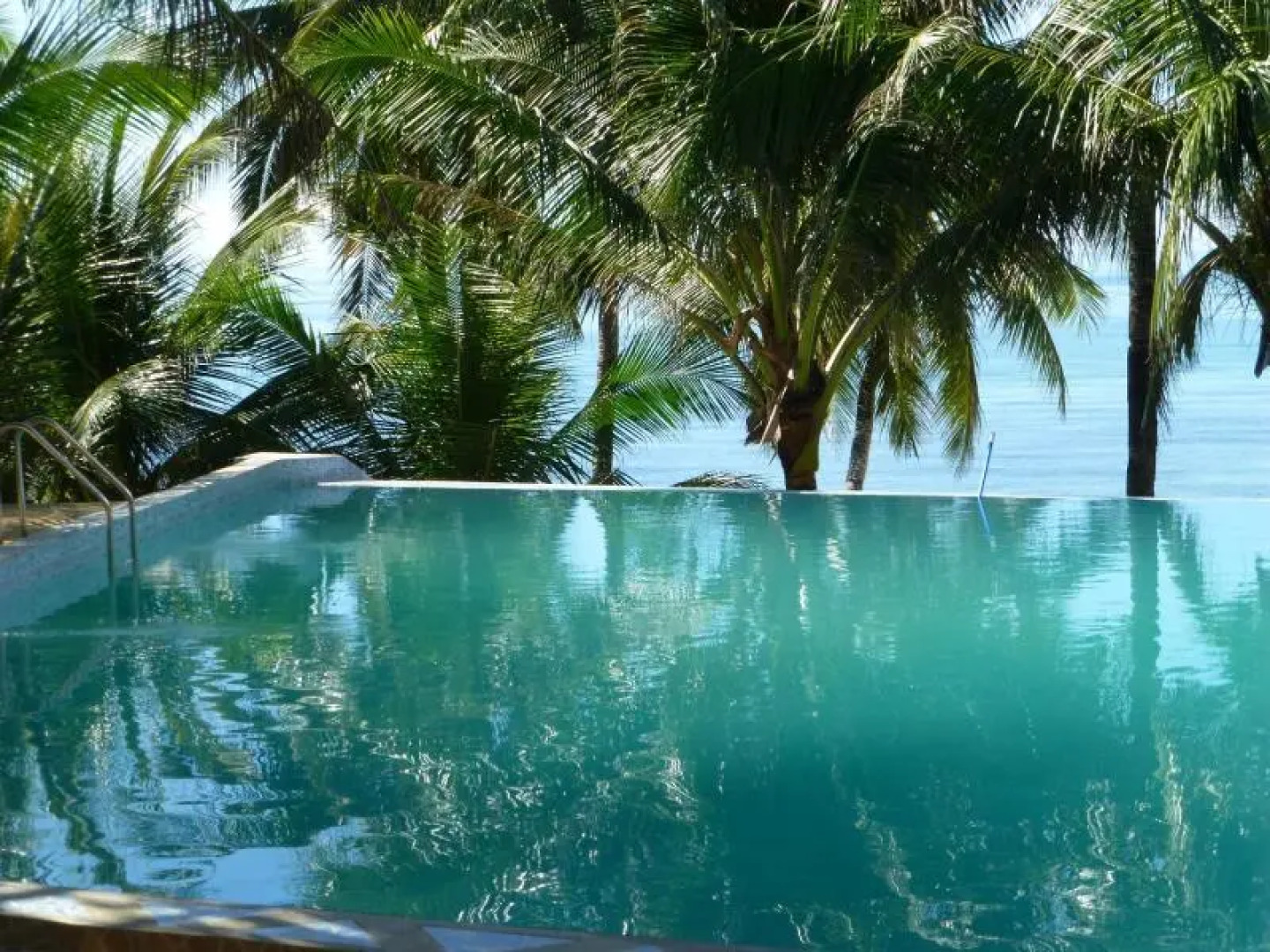 RedDoorz Premium @ Flower Beach Anda