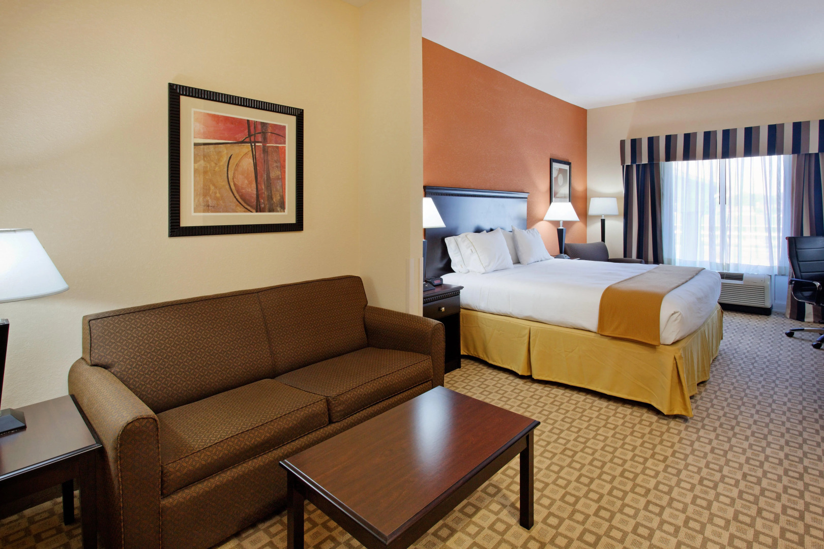 Holiday Inn Express Hotel & Suites Talladega by IHG