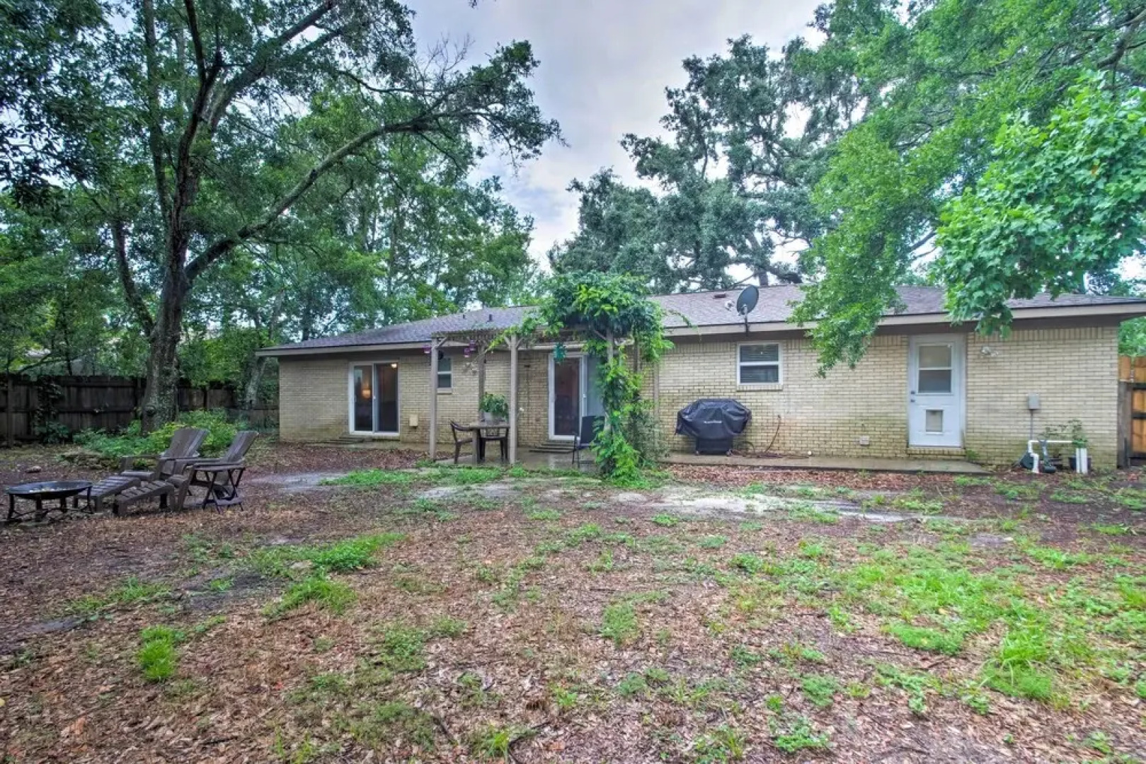 Quiet Retreat w/ Fire Pit ~ 4 Miles to Pensacola!