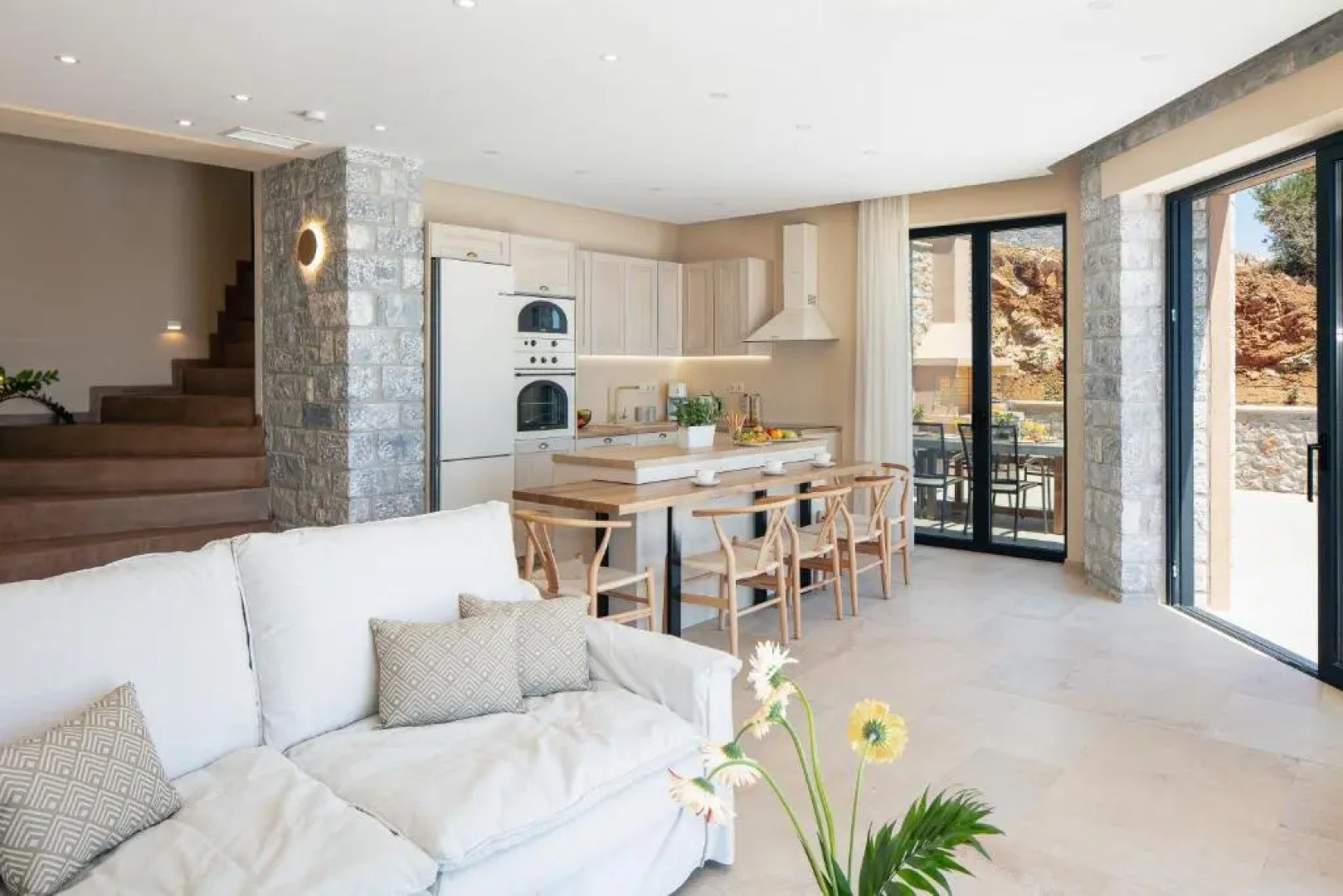 Seafront luxury villa with infinity pool & devine views!