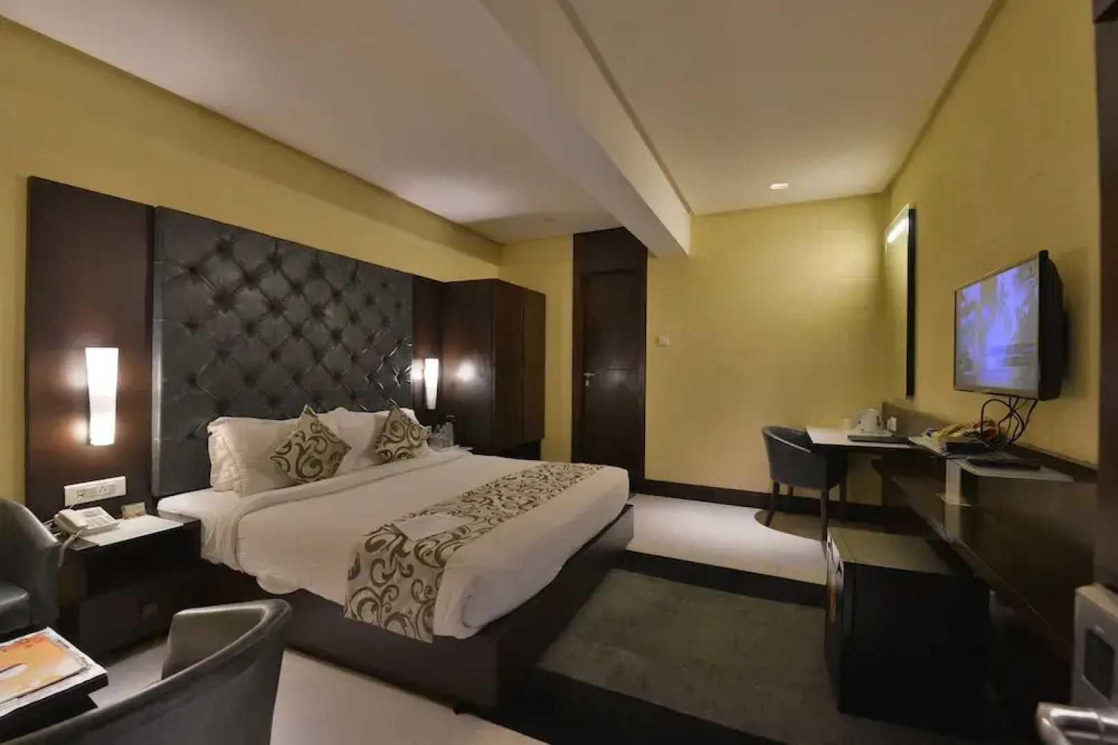 Hotel The Golden Oak Central by Citrus Prime