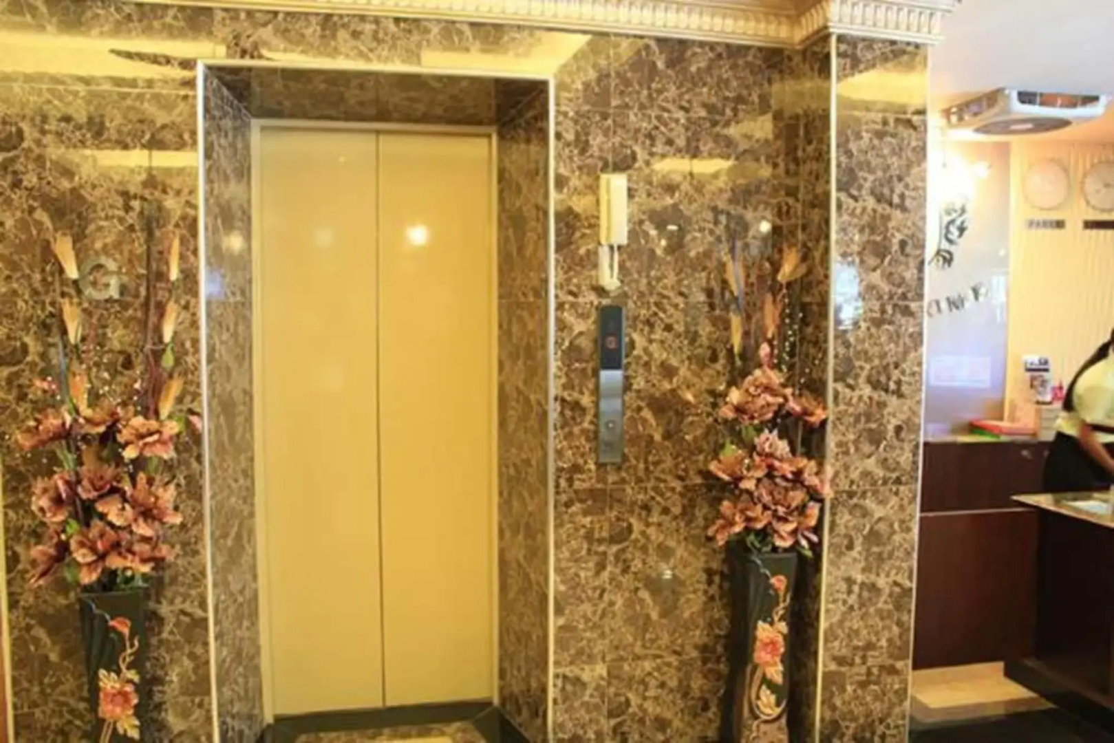 Maleez Lodge Hotel & Restaurant