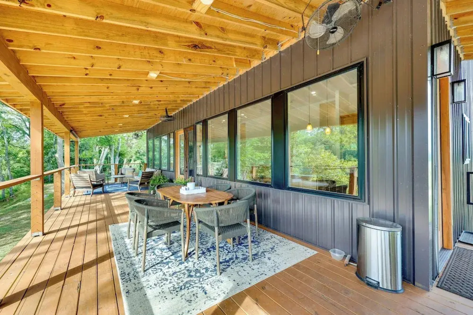 Modern, Riverfront Family House w/ Balcony & Grill