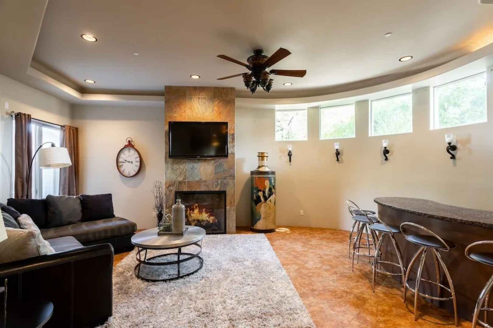 All-Suite Tuscan Home W/ Pool, SPA & Sports Court Home