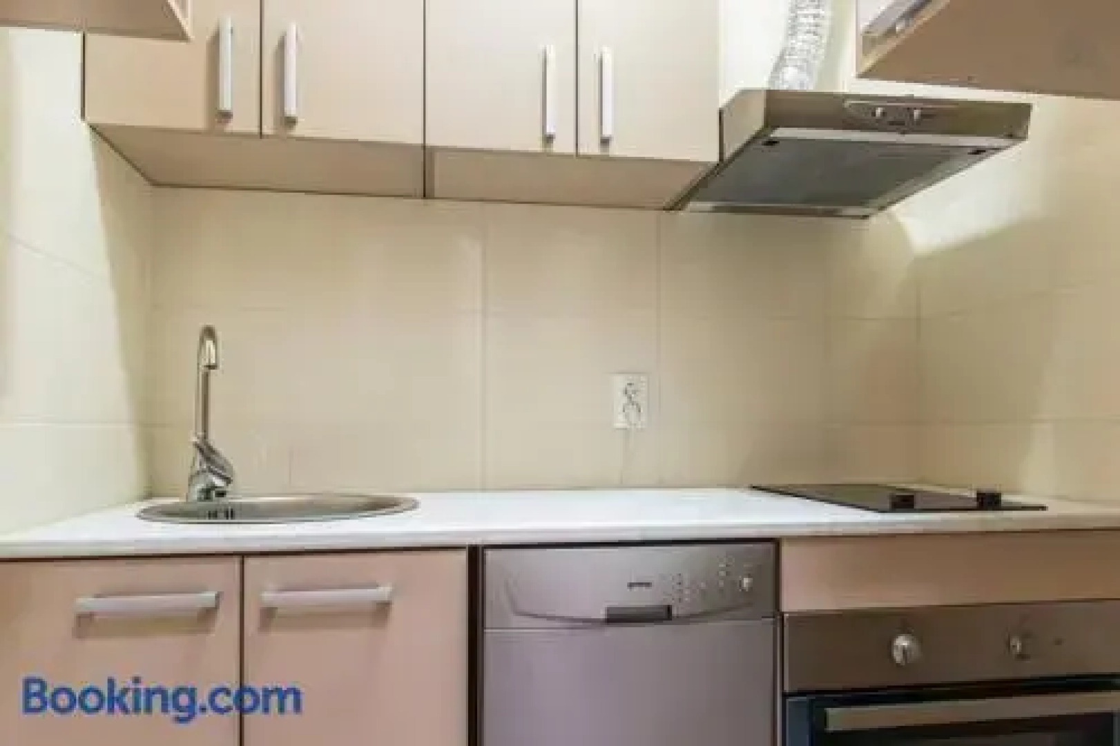 Lazin Rooms & Apartments