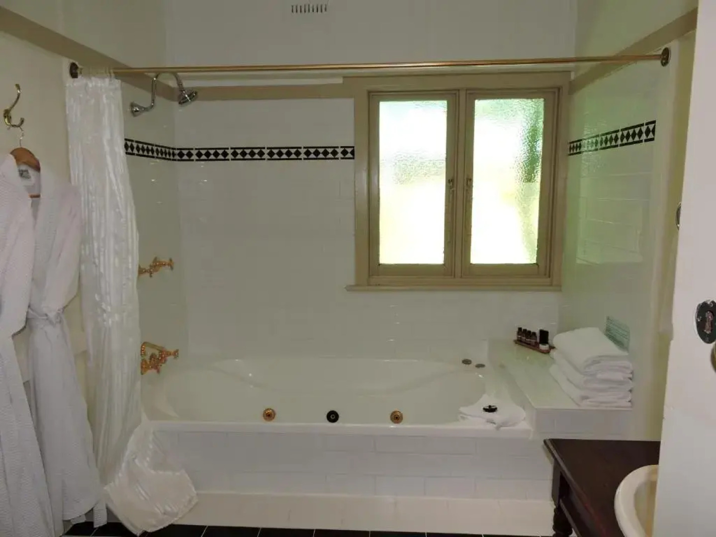 Kubba Roonga Guesthouse - Boutique Luxury Spa Retreat & Gardens