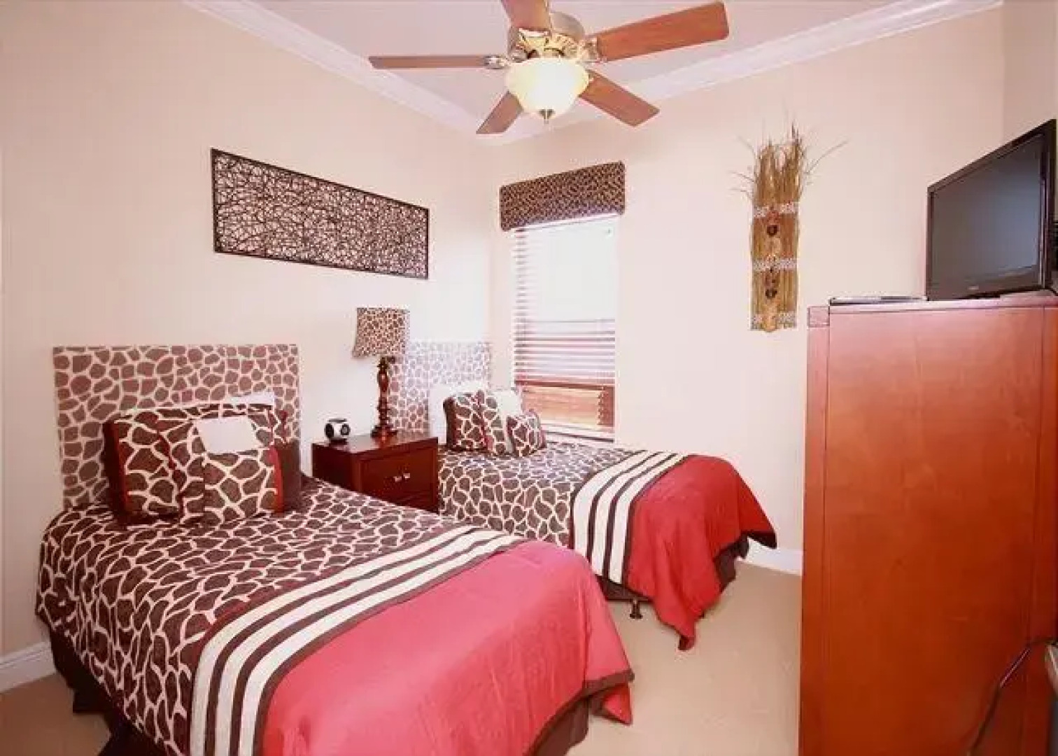 Gathering Drive House 7540