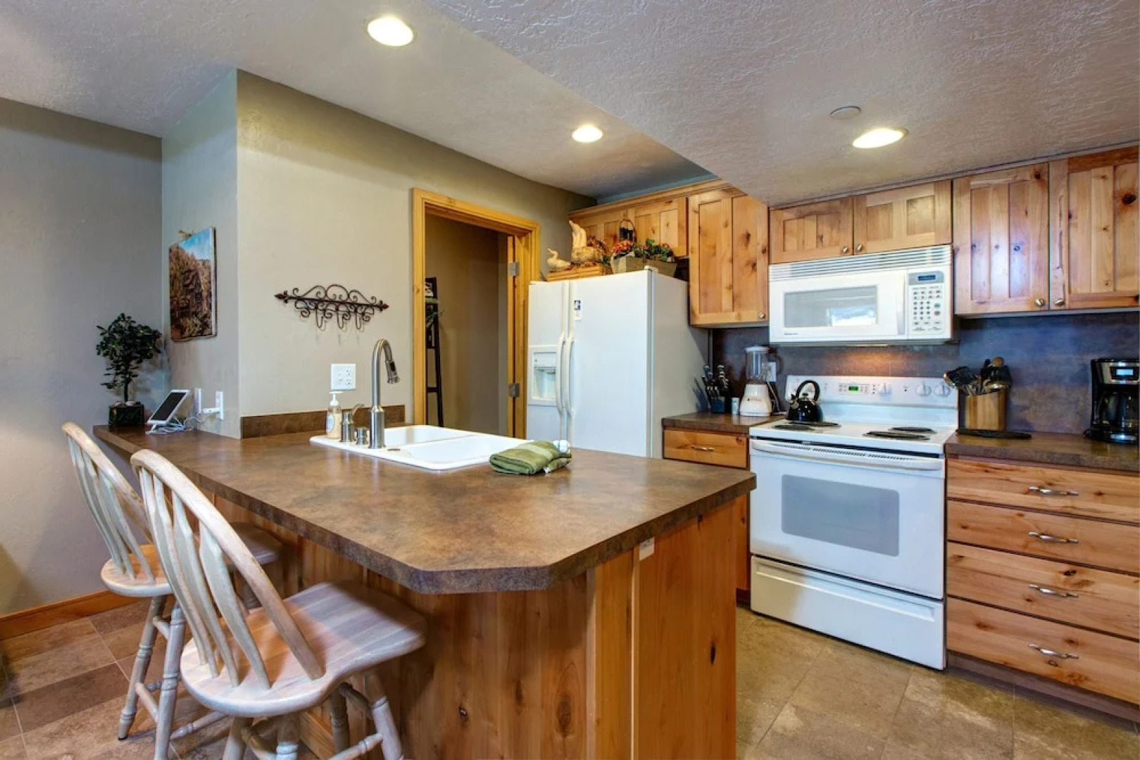 2BR Empire House Condo by RedAwning