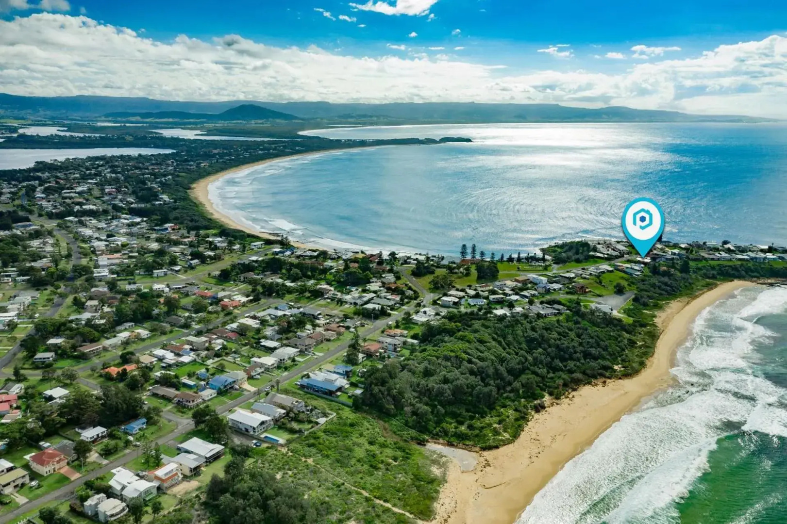 Seaview - Pet Friendly with Stunning Views - 1 Min to Beach