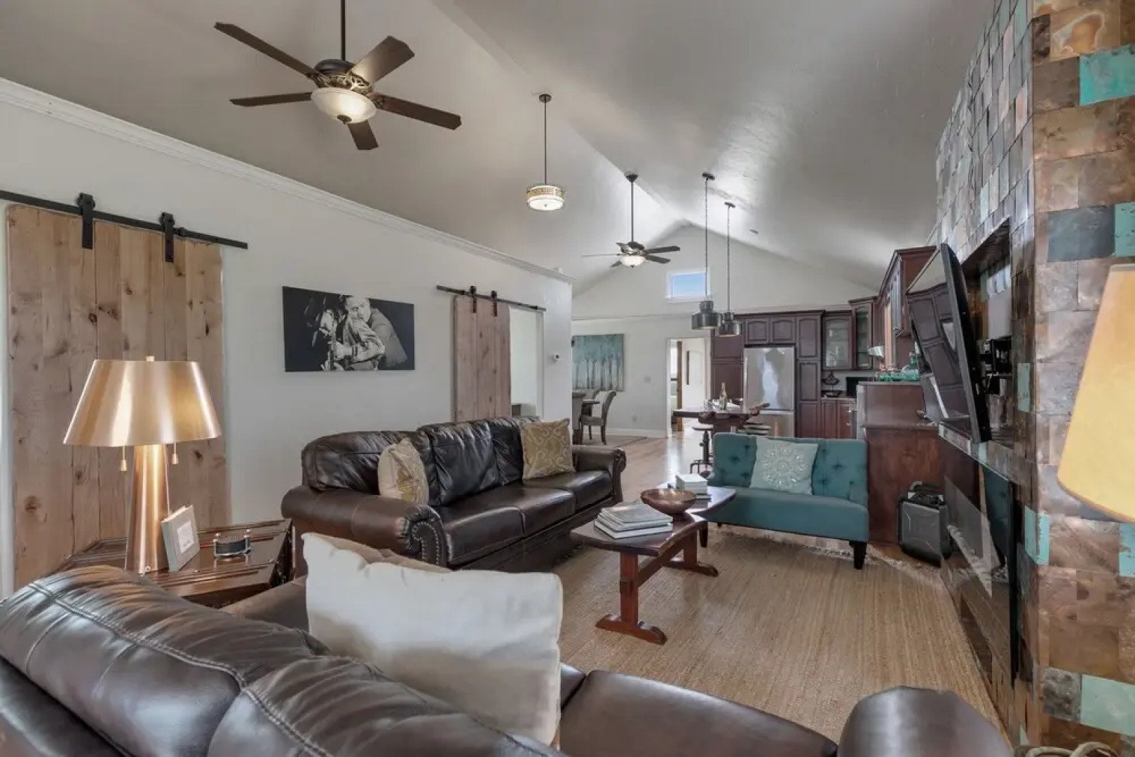 Gorgeous Home W/hot Tub&grill