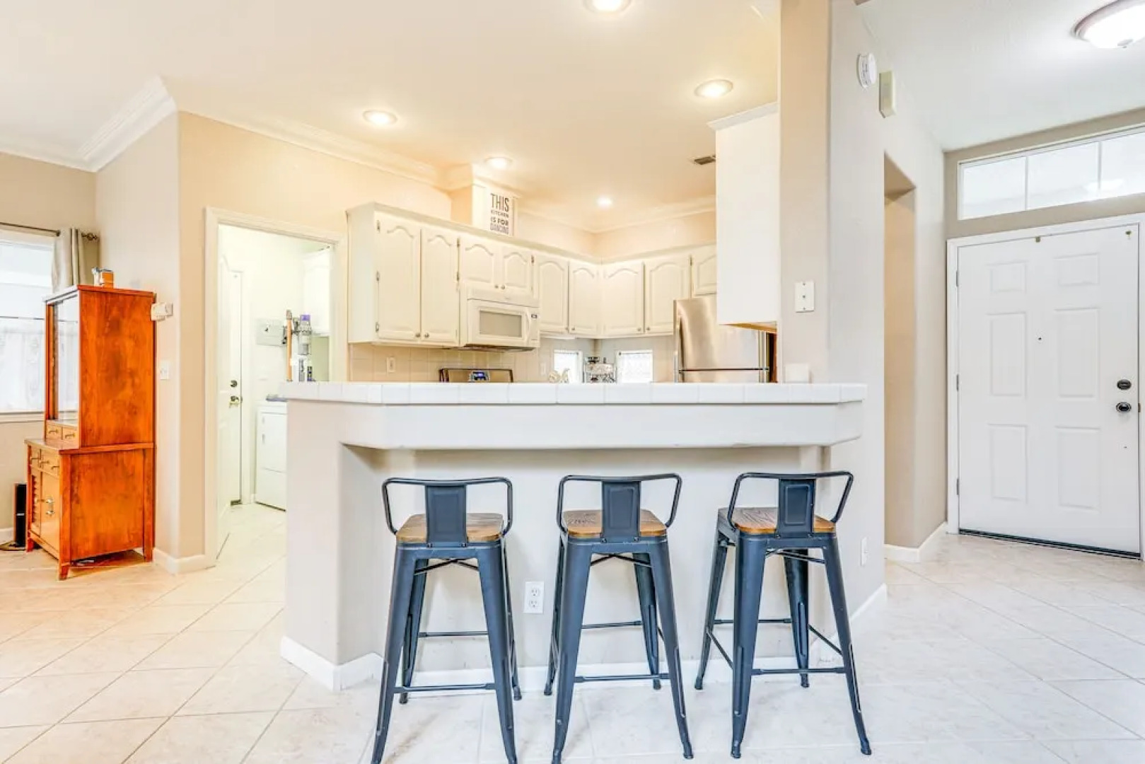 Modern California Escape Near Kayaking & Downtown!