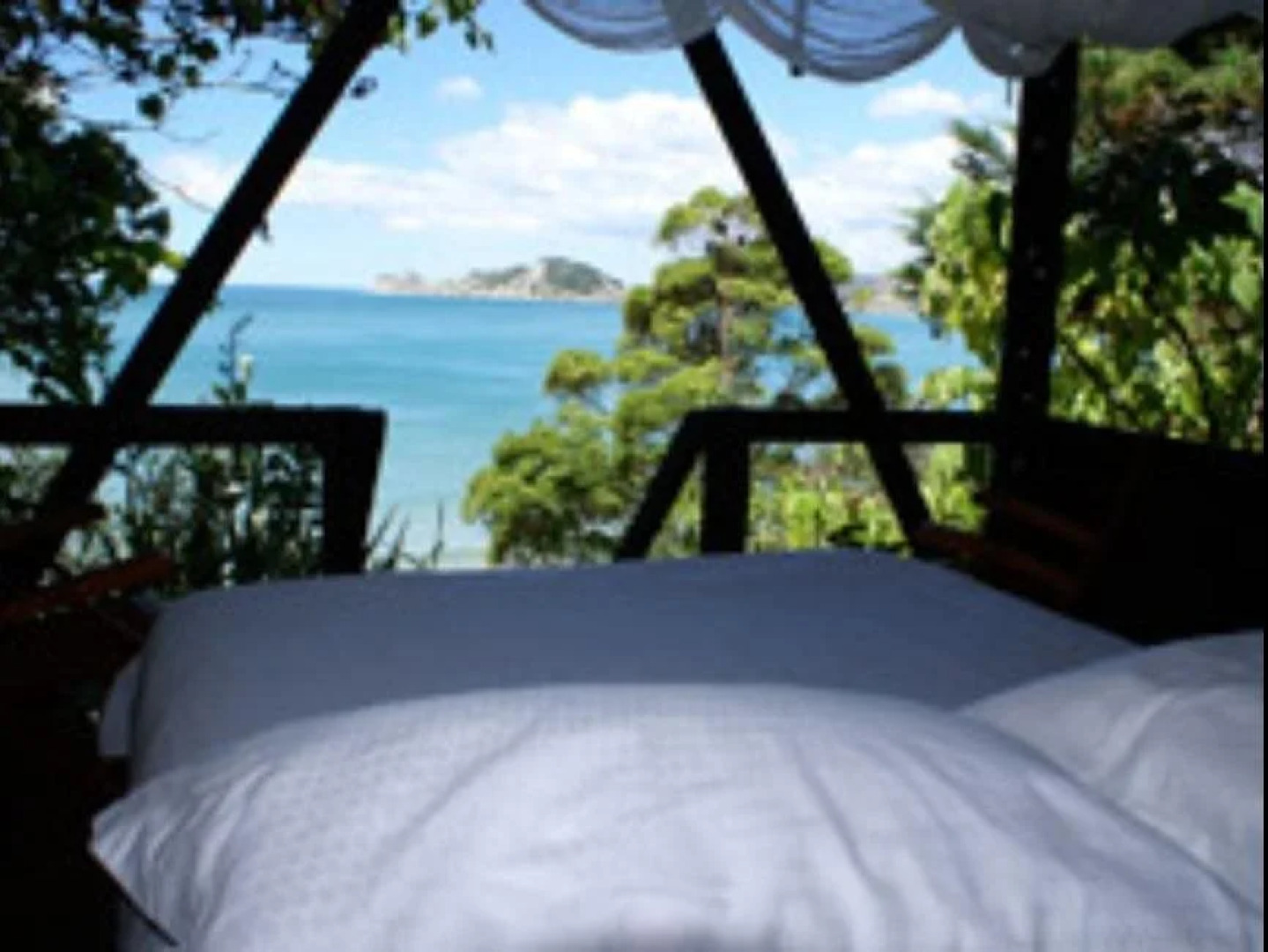 Rangimarie Anaura Bay Beachstay