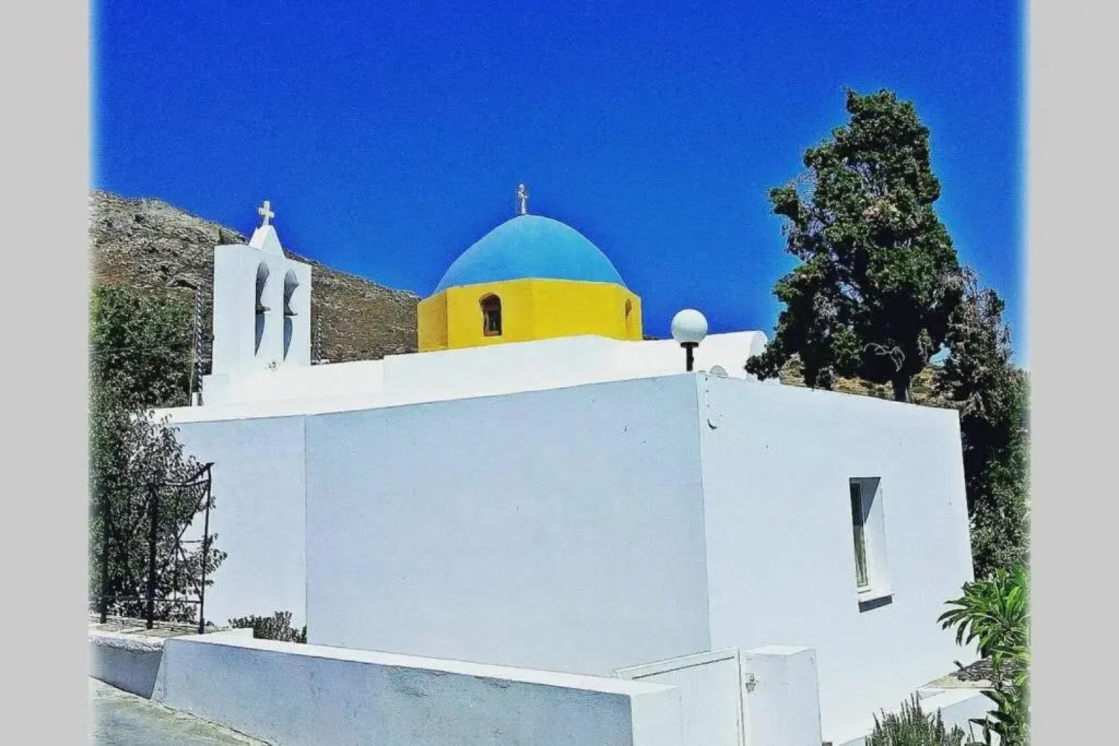 Blue & White: An Absolute Aegean dream house