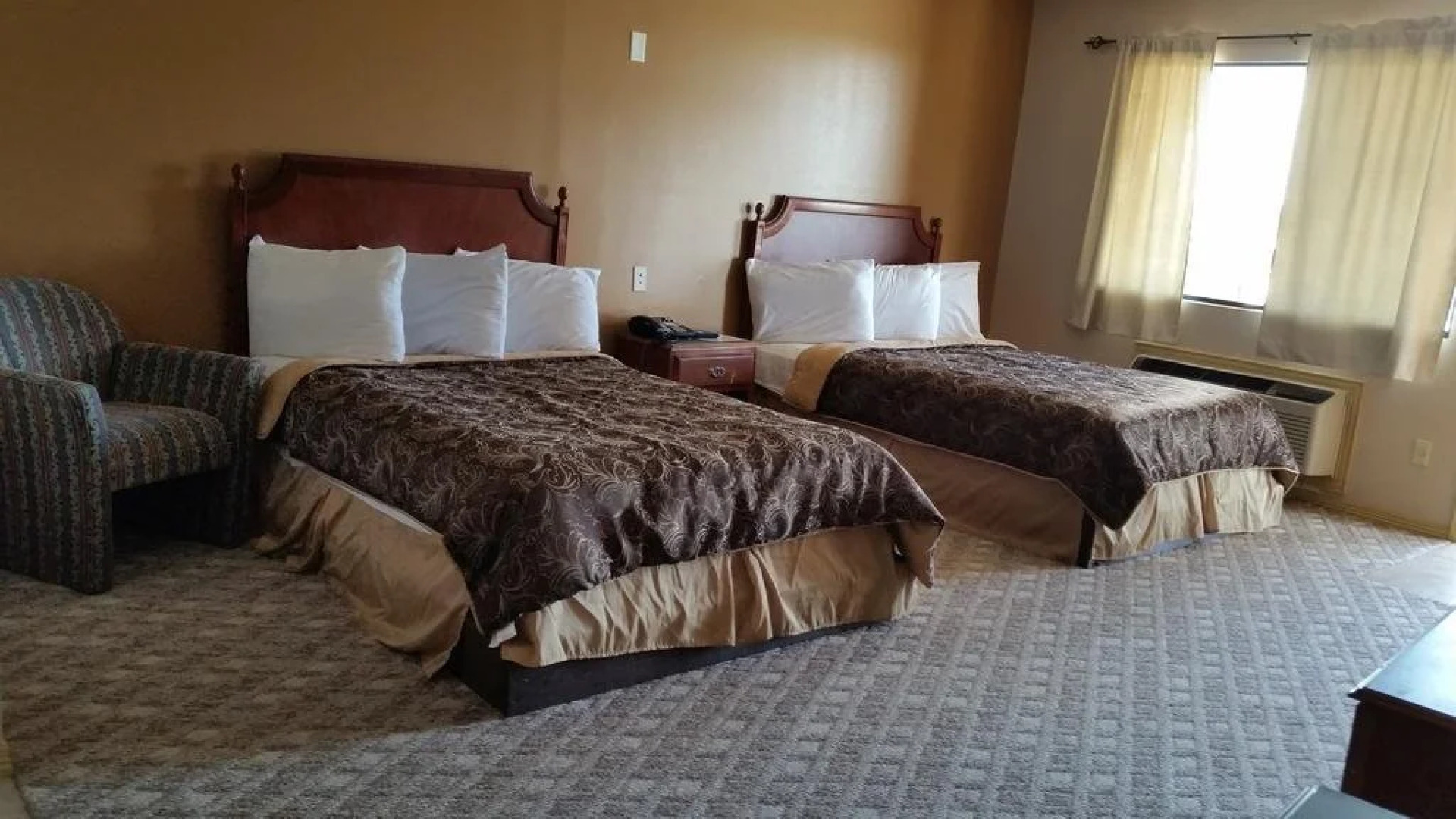 Lakeview Inn & Suites