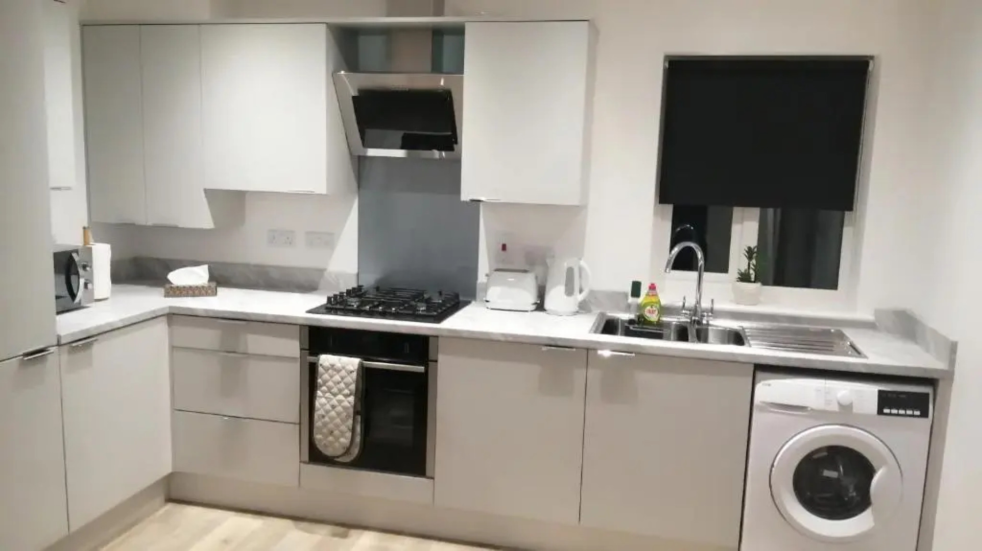 1 Bed Apartment Sleeps 2 - Parking & Wifi
