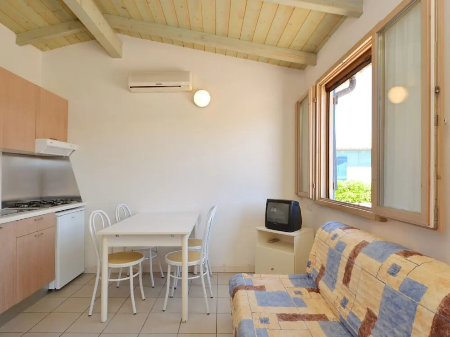 Well-Kept Bungalow with AC on the Beautiful Adriatic Coast
