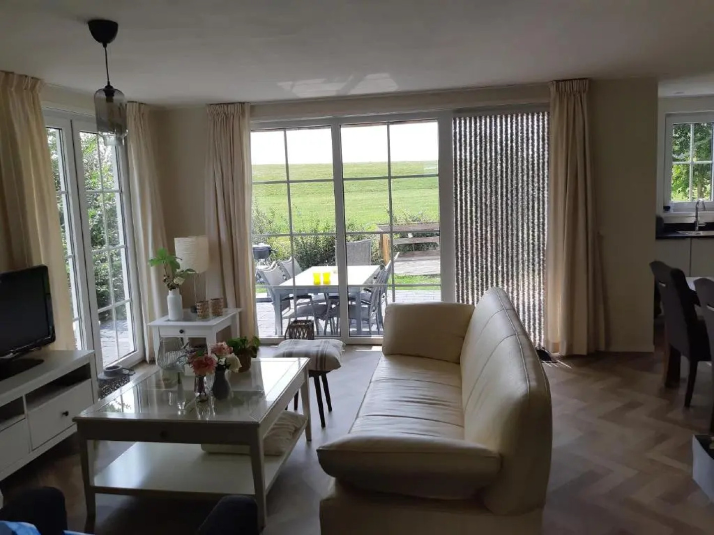 Nieuwe Beachbungalow aan IJsselmeer 39 24