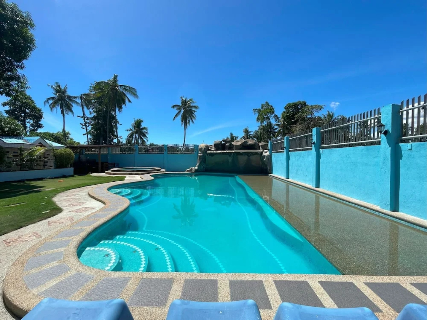 Argao Seabreeze Hotel powered by Cocotel