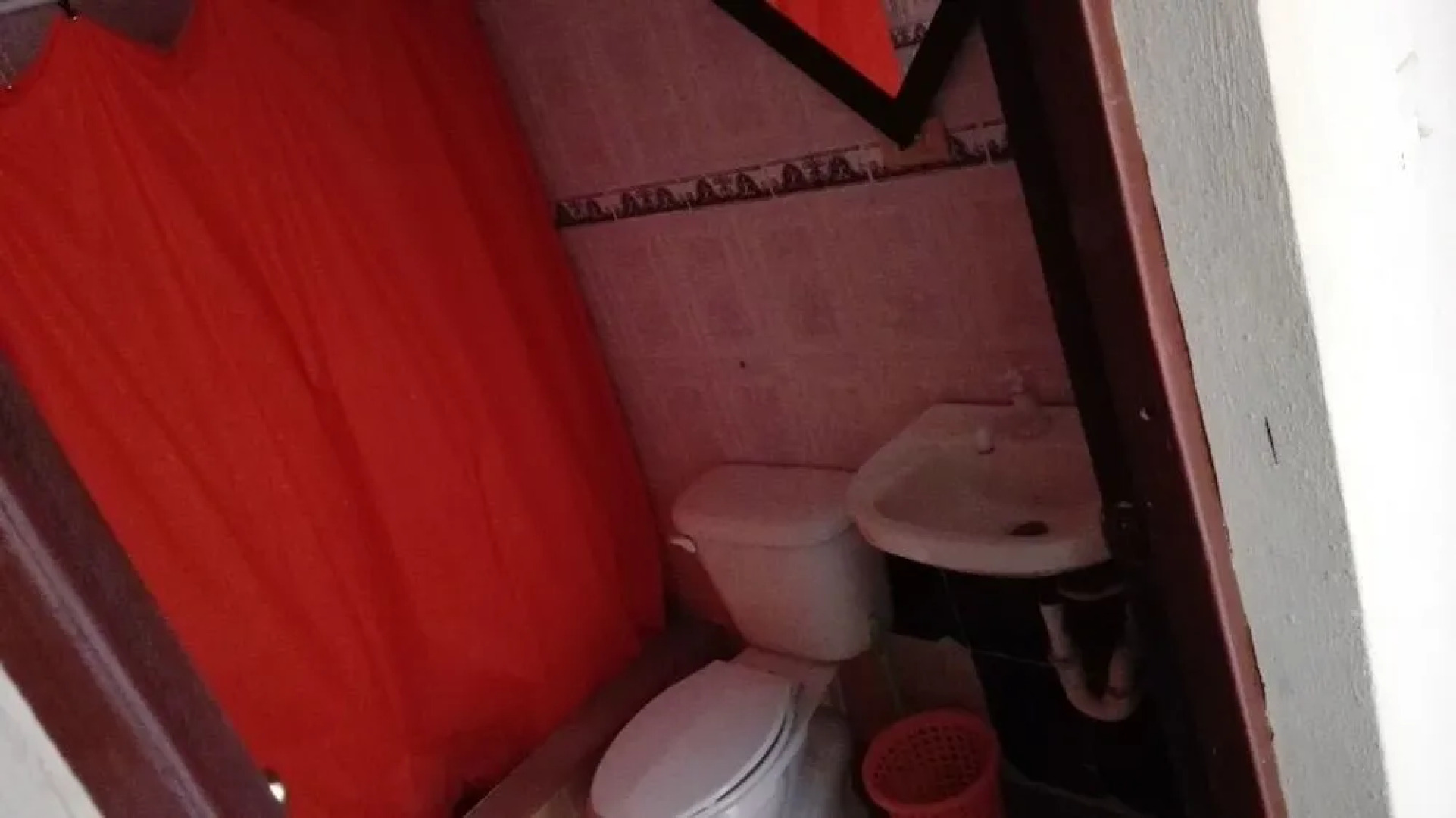 Bright and Youth Condo With hot Water