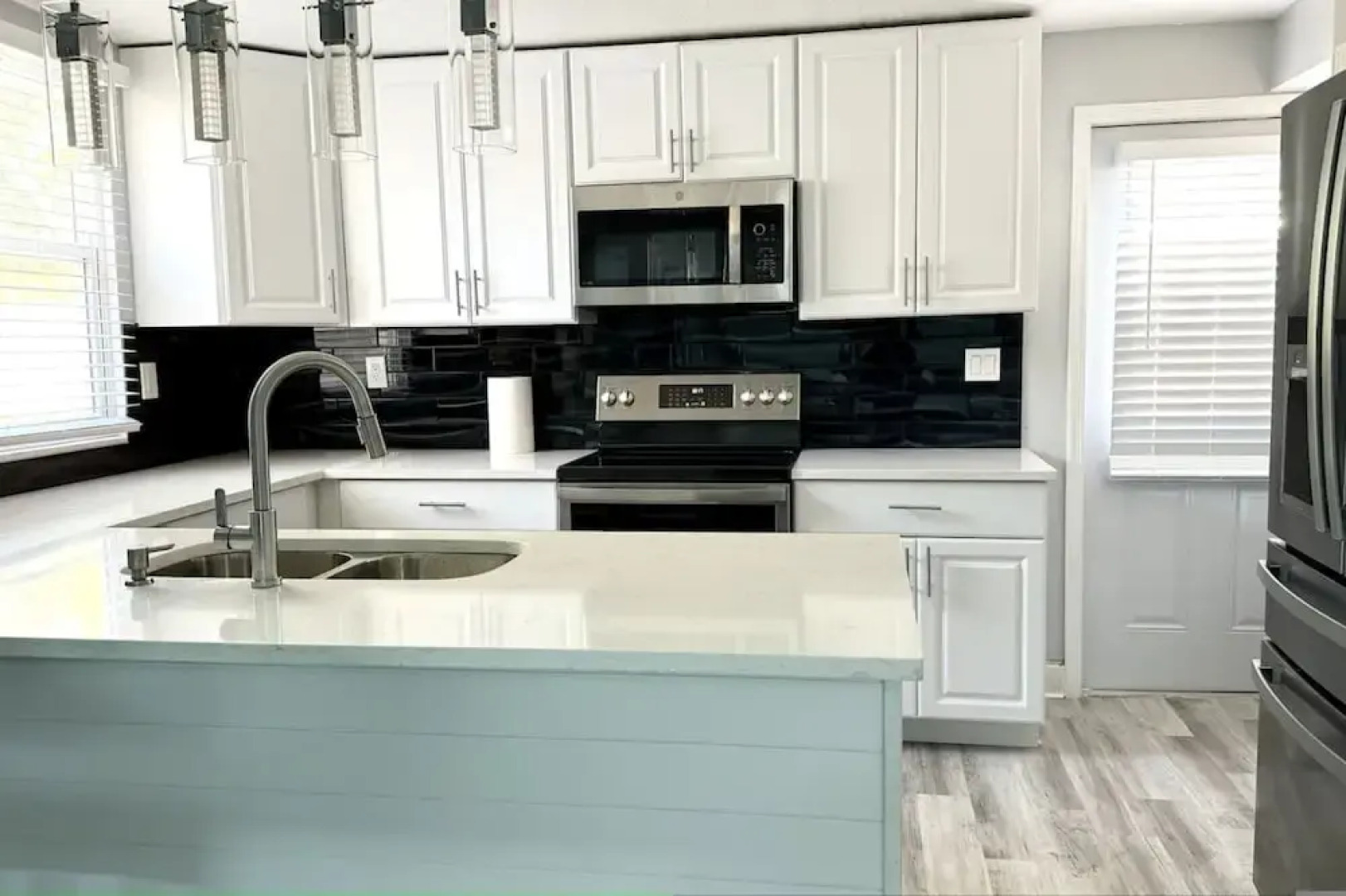 New Fresh House in Seminole Close to Beach