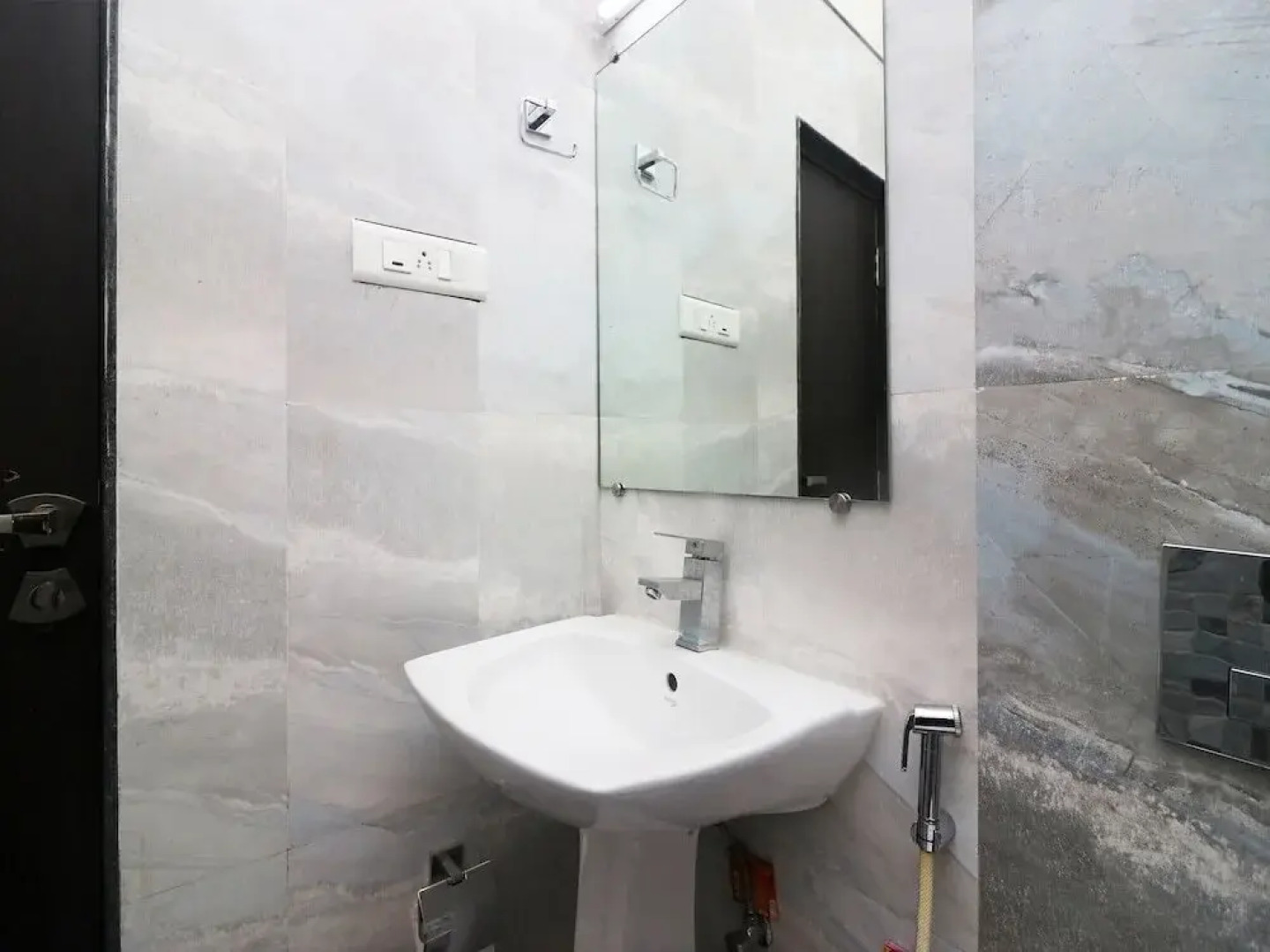 Hotel Mirabel by OYO Rooms