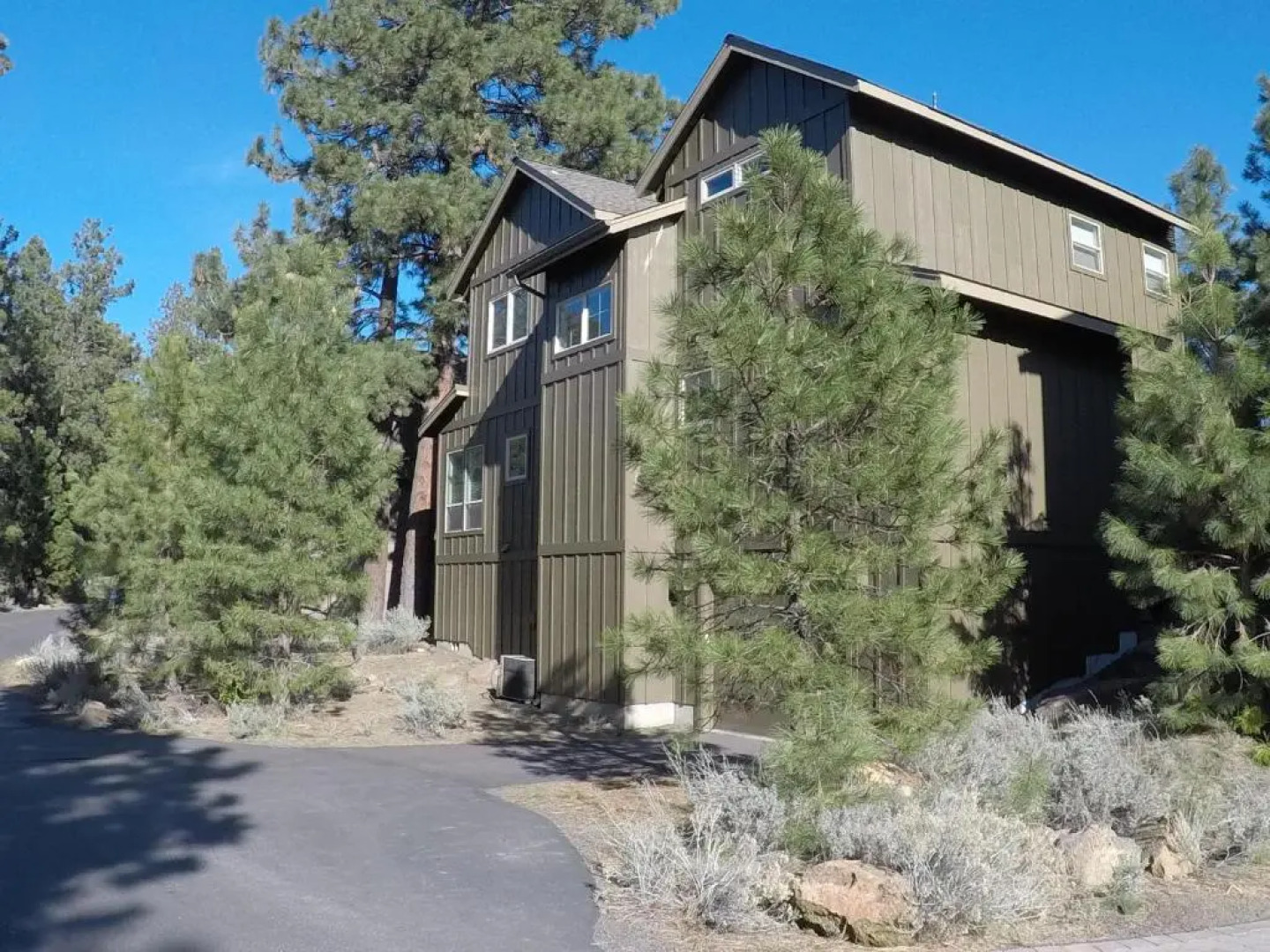 Big Pine-Ac-3Br/2.5Ba