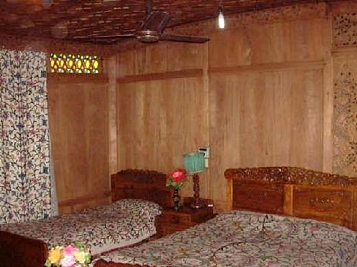 Royal dandoo Houseboat