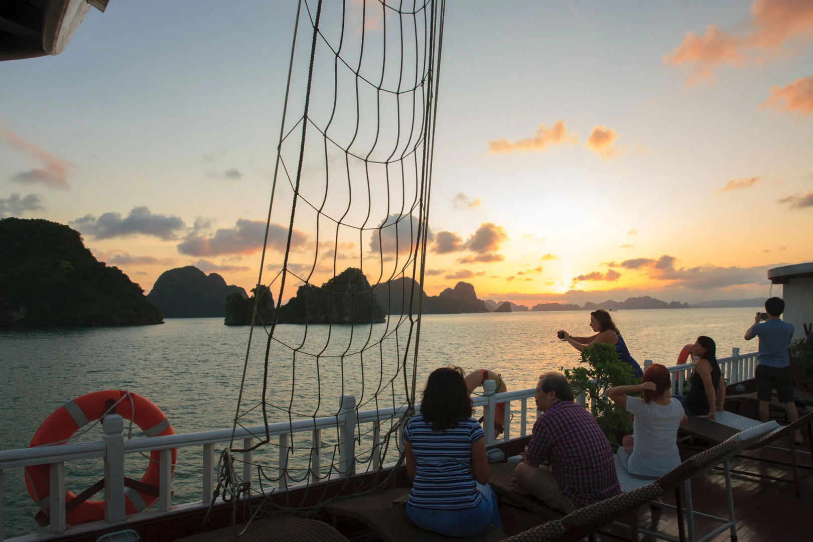 Halong Royal Palace Cruise