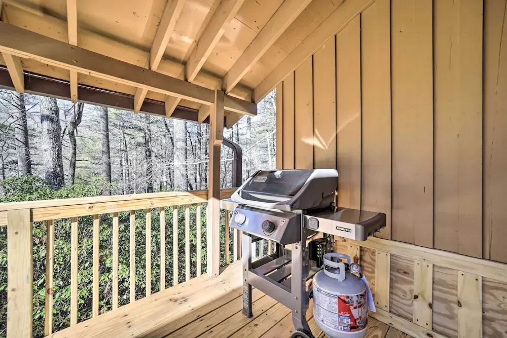 Sapphire Home w/ Grill & Pool Access