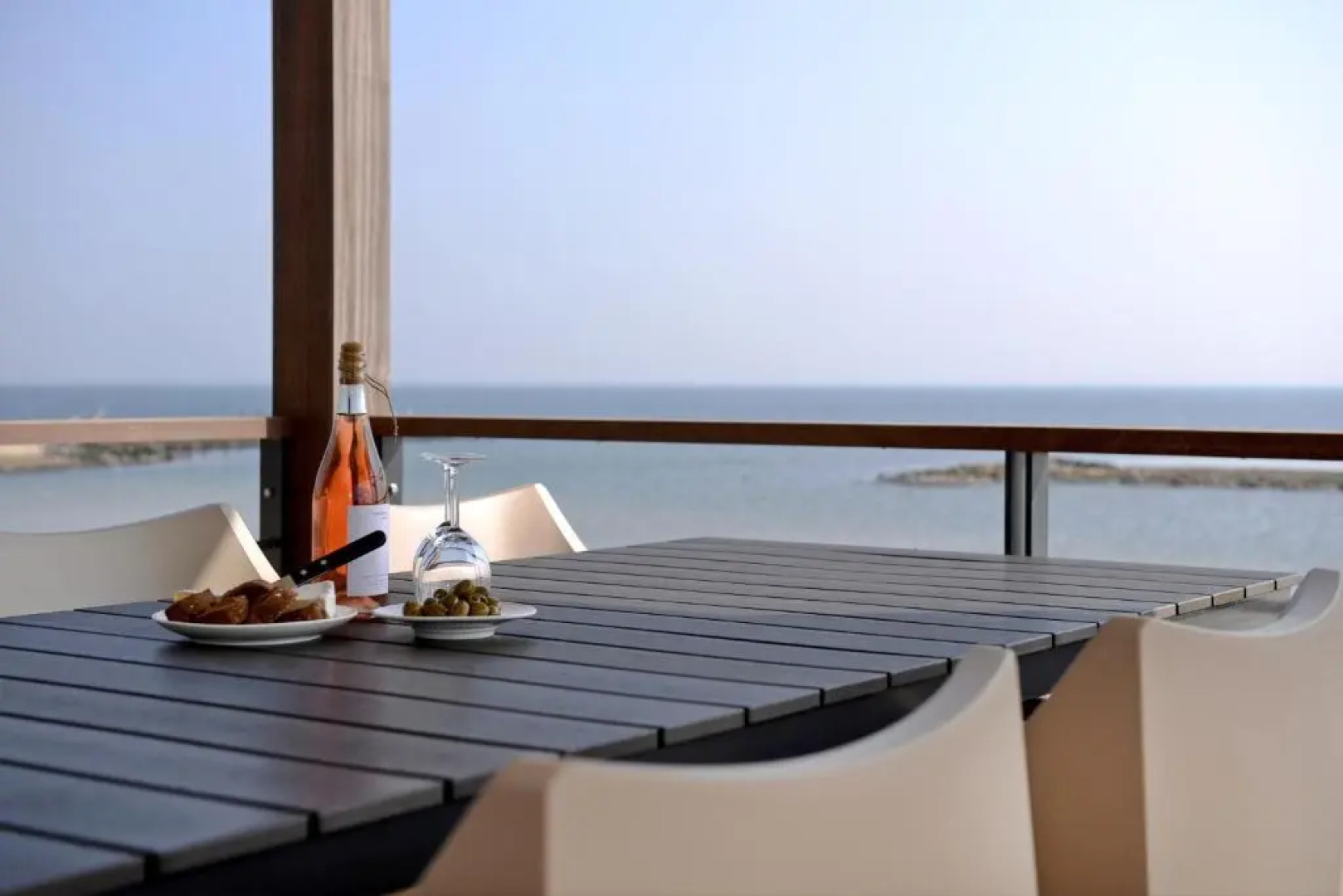 Oasis Punt-West Hotel & Beach Resort