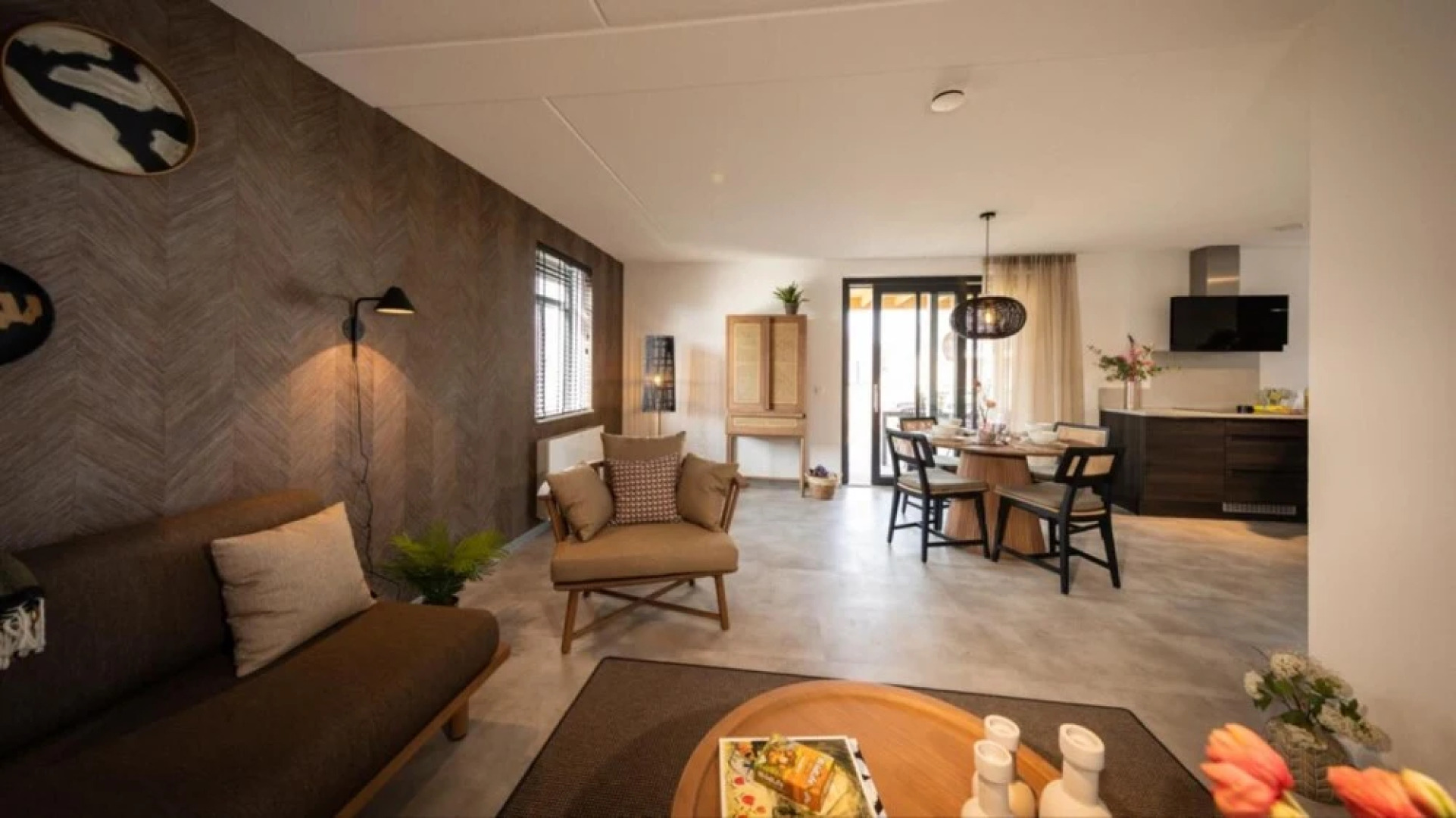 Luxe 4p in Thorn With 2 Bedrooms and 1 Bathrooms