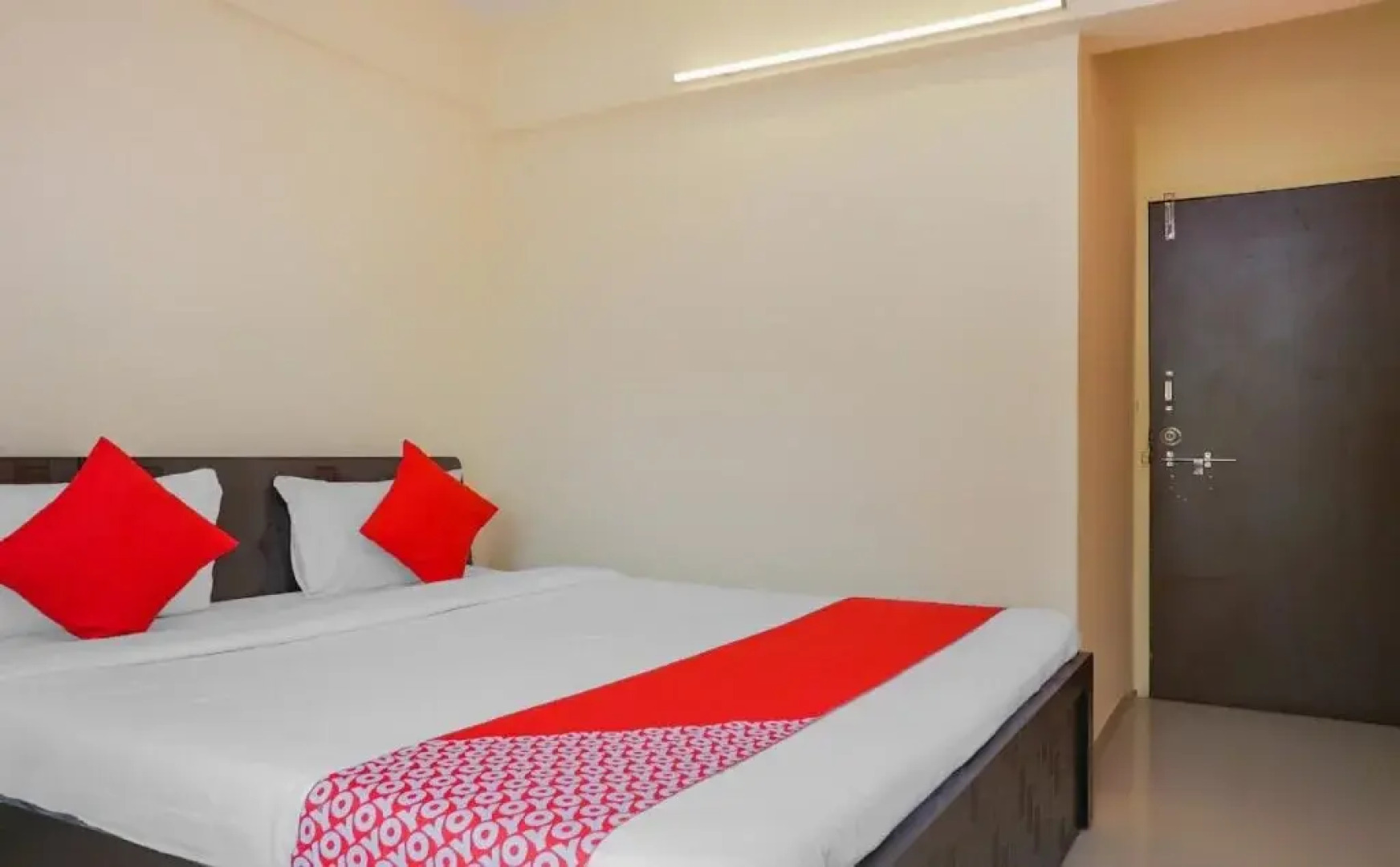 OYO Flagship 16053 Ema Happy Stay