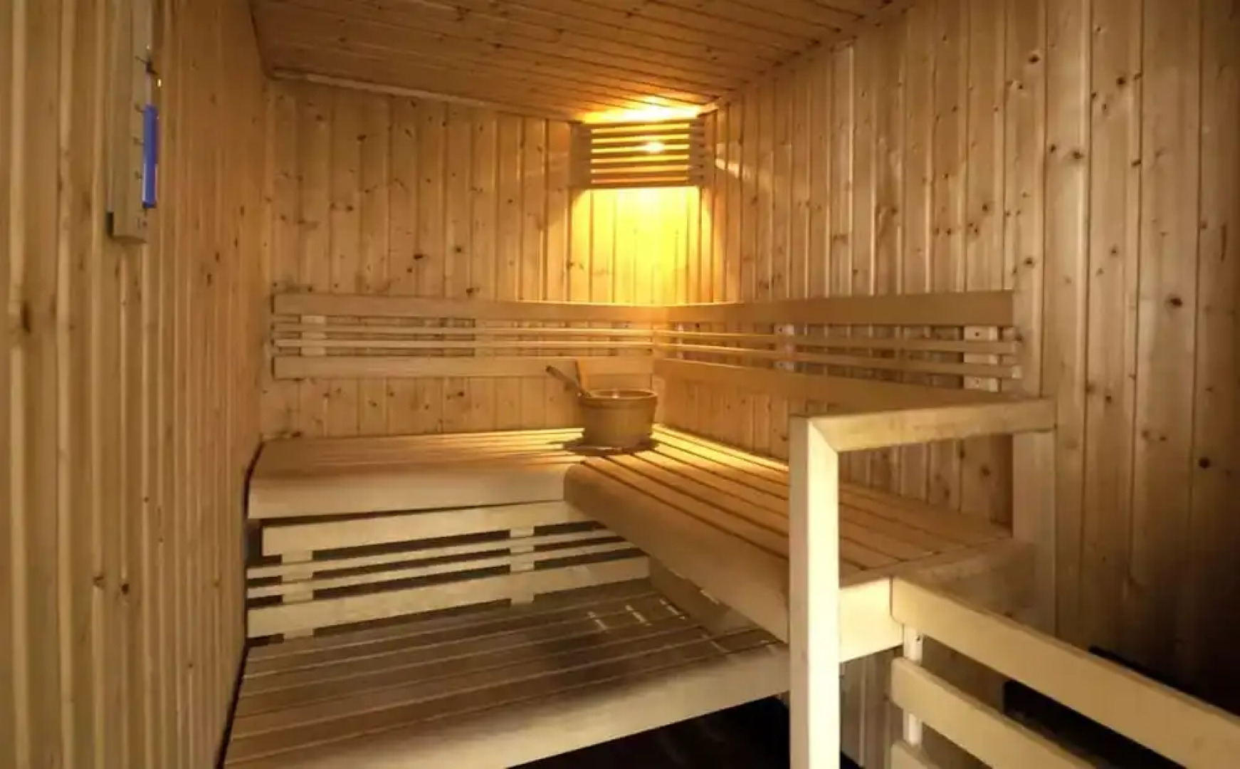 Chalet Perdrix by Skinetworks