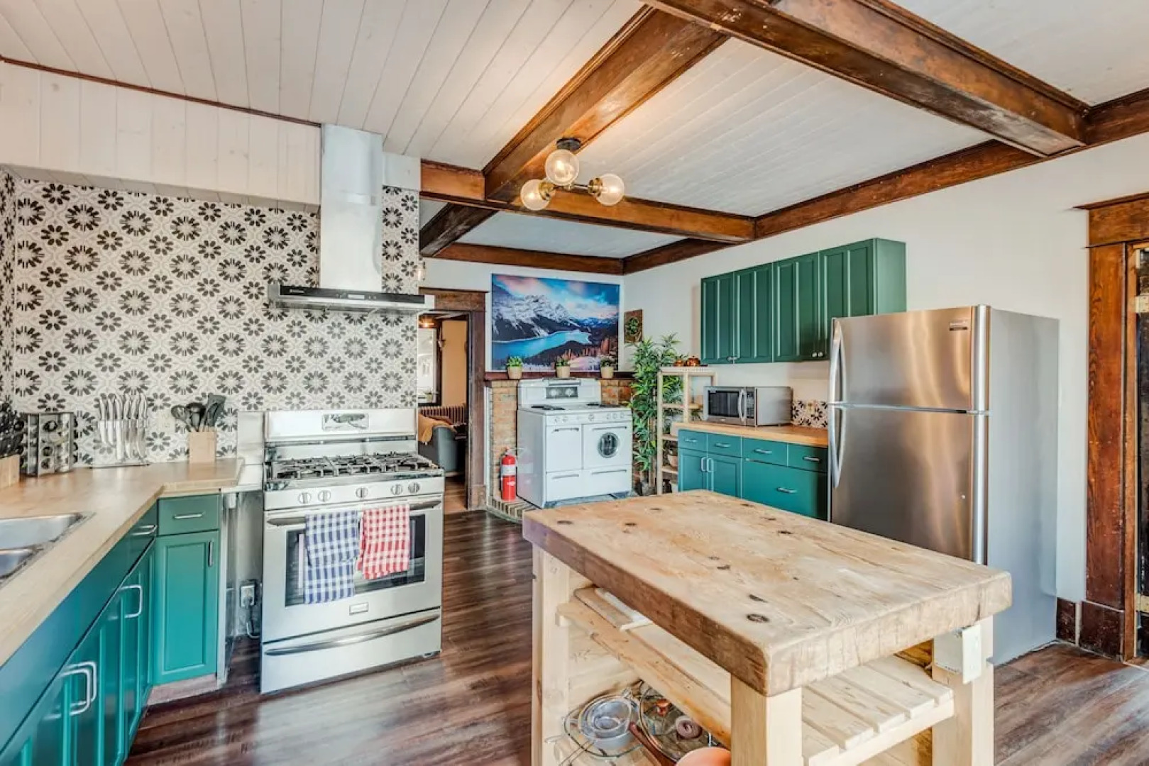 Rocky Mountain Retreat- Enormous House Sleeps 23