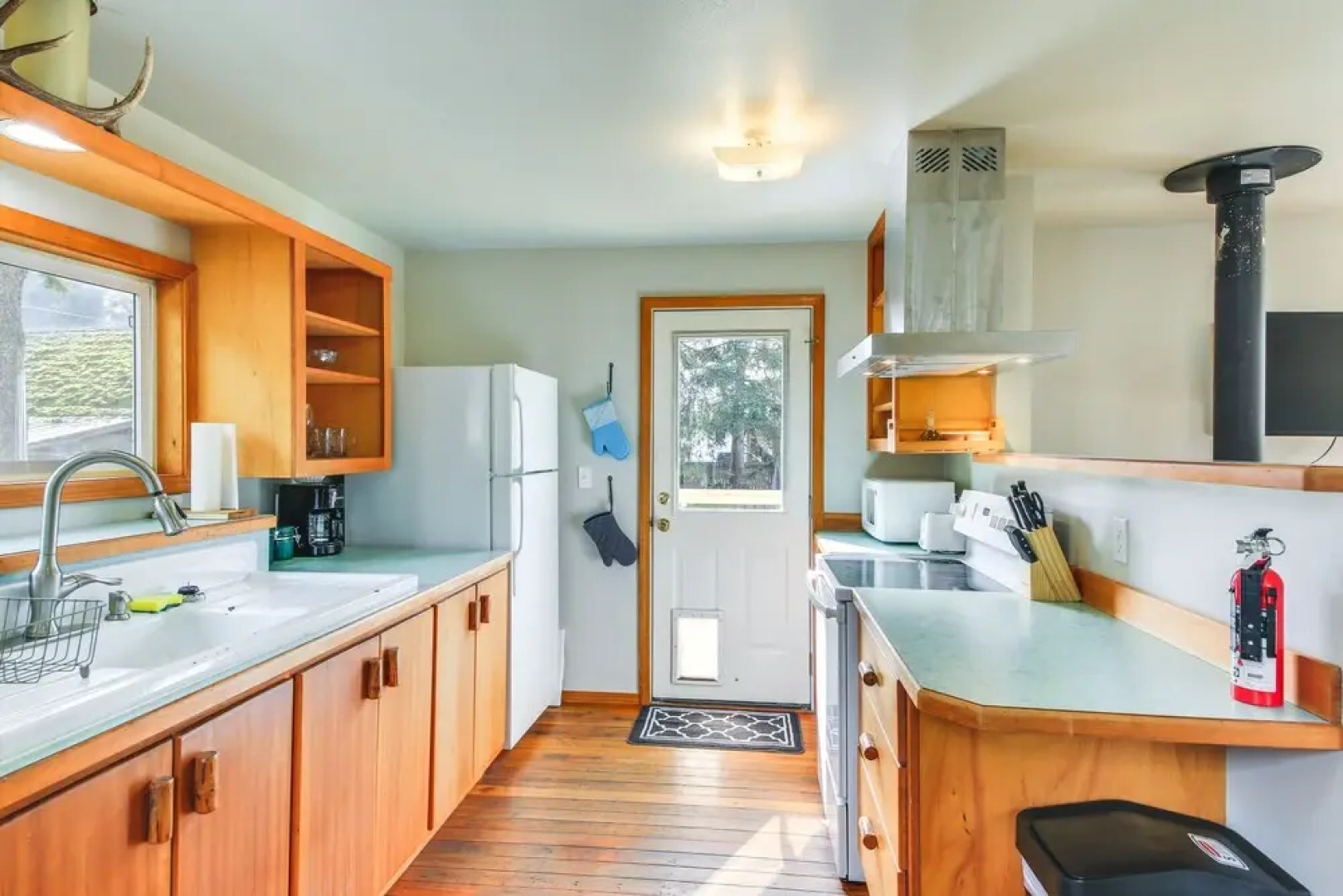 Clark Fork Vacation Home w/ Wood Stove Near Lake!