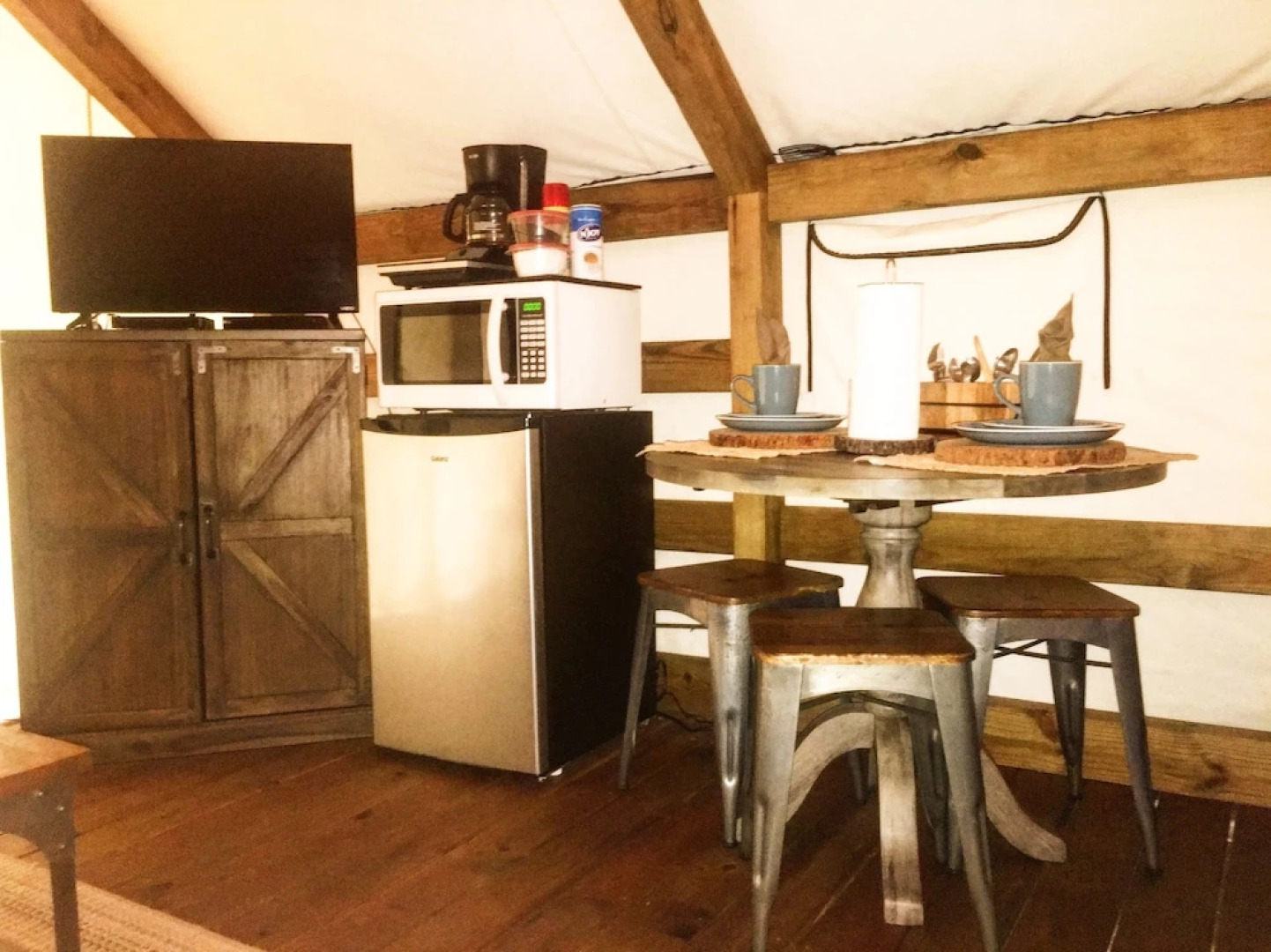 Geronimo Creek Retreat Glamping Cabin #2 - Campsite