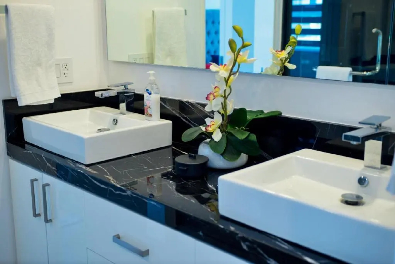 Real View Towers E201 by Casago