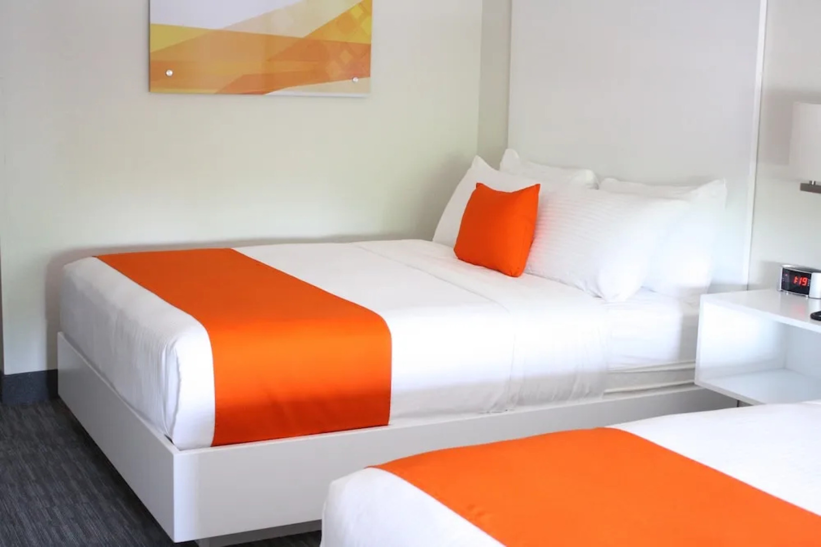 Schoenbrunn Inn & Suites