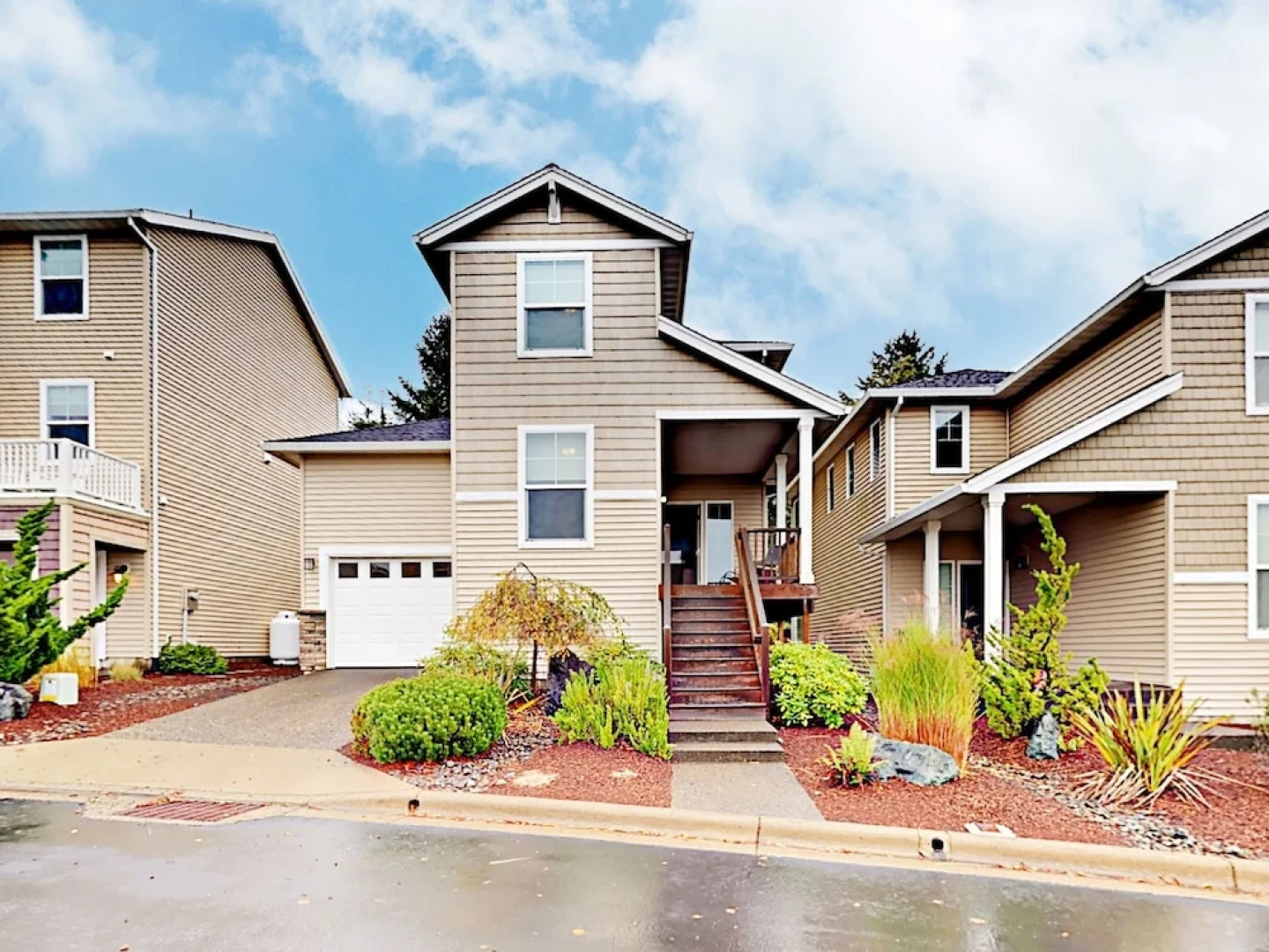 1595 Sundown Home 2 Bedrooms 2.5 Bathrooms Home