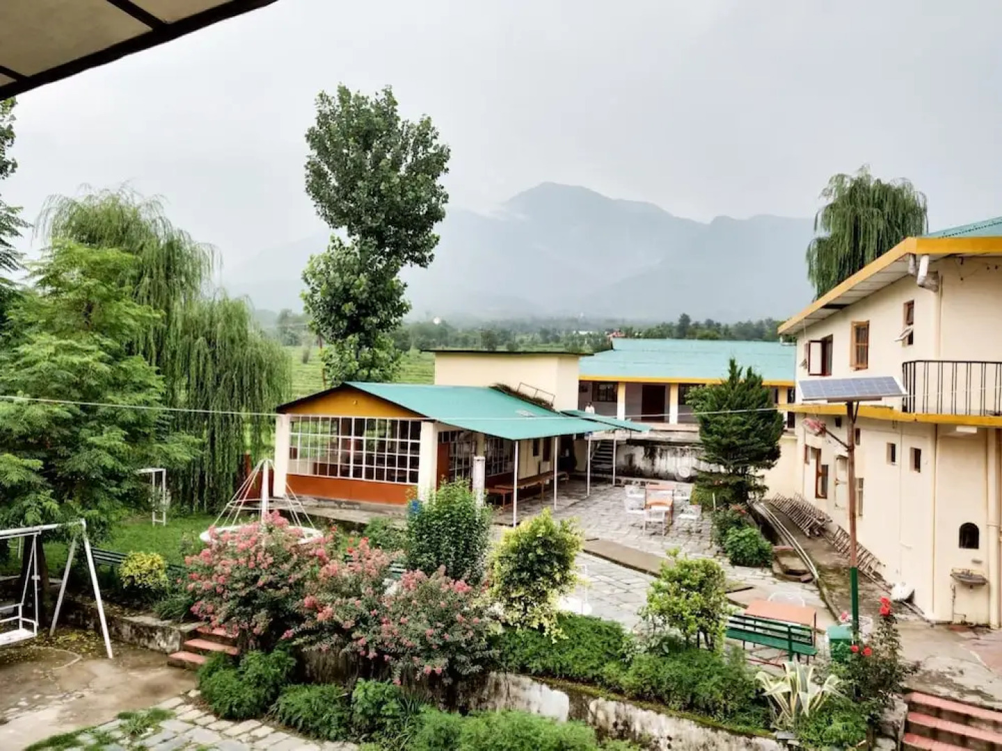 Pops Hotel and Restaurant