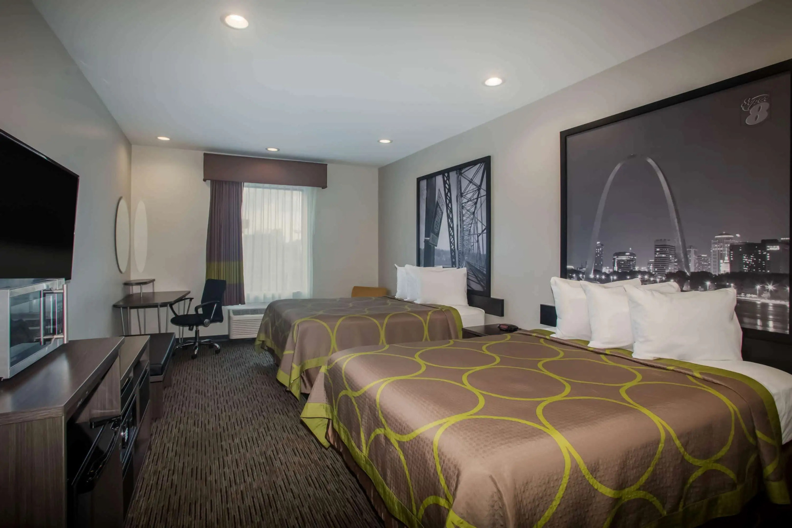 Super 8 by Wyndham St. Louis North